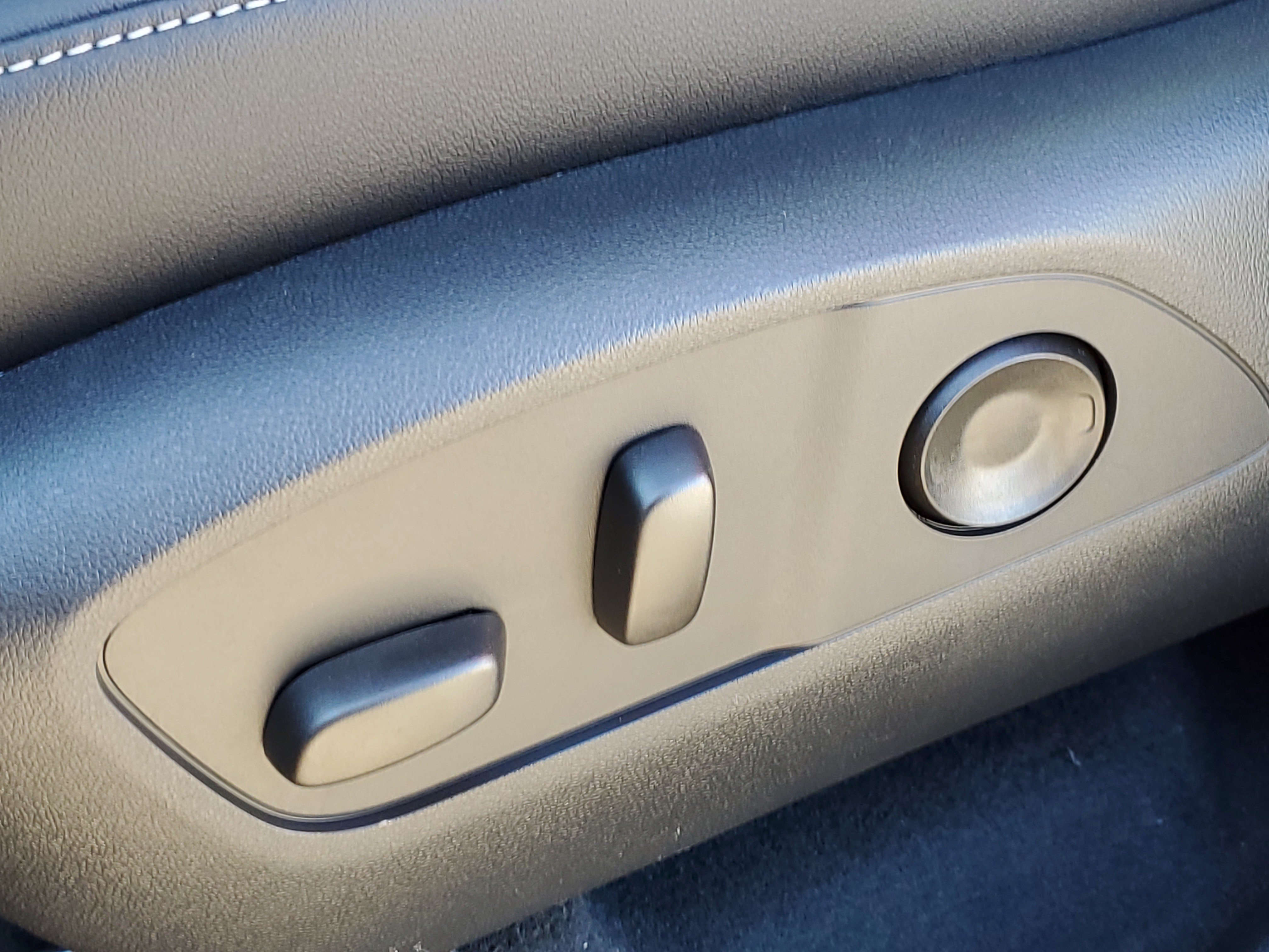 2027 Chevrolet Traverse LT - Photo 6