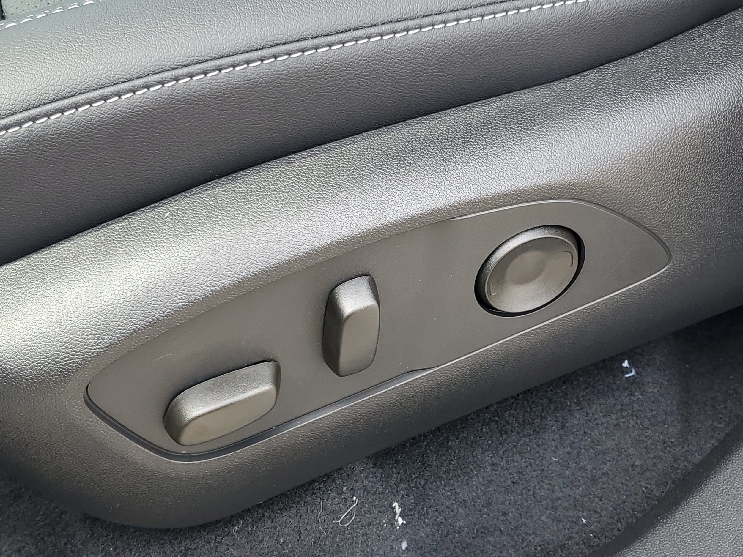 2027 Chevrolet Traverse LT - Photo 6
