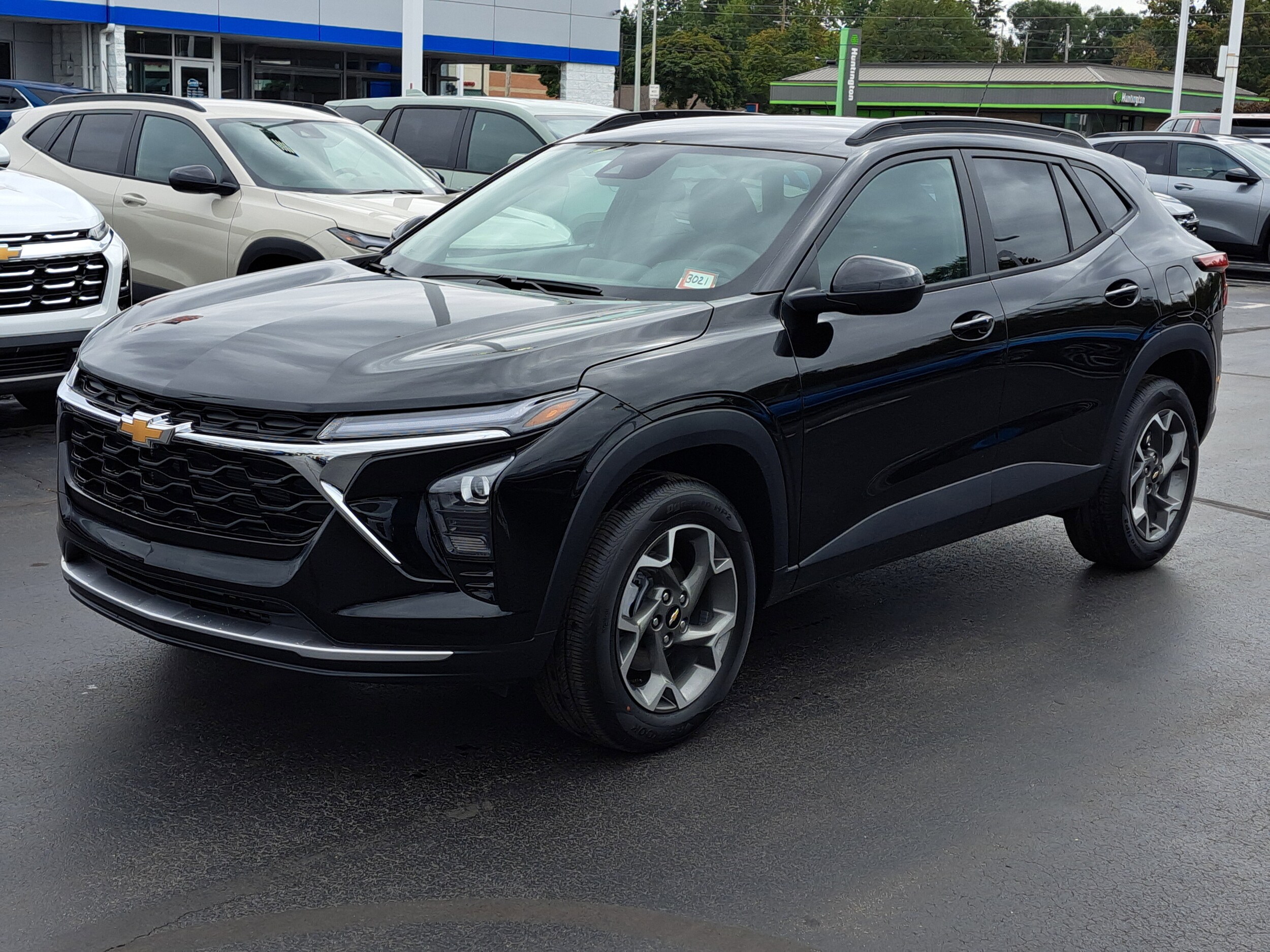 2025 Chevrolet Trax LT photo 2