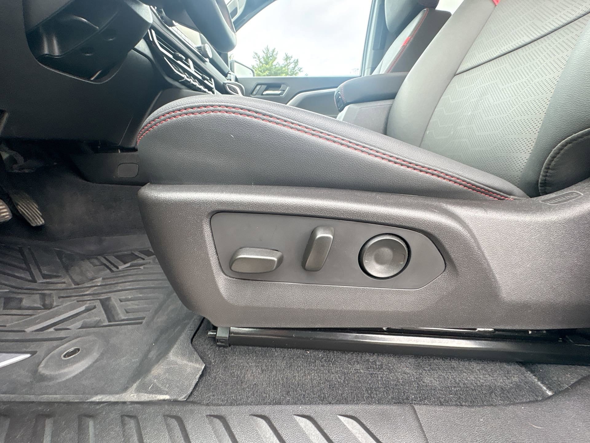 2025 Chevrolet Colorado Z71 - Photo 14