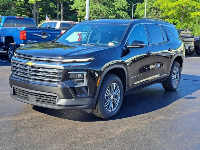 2025 Chevrolet Traverse photo 2