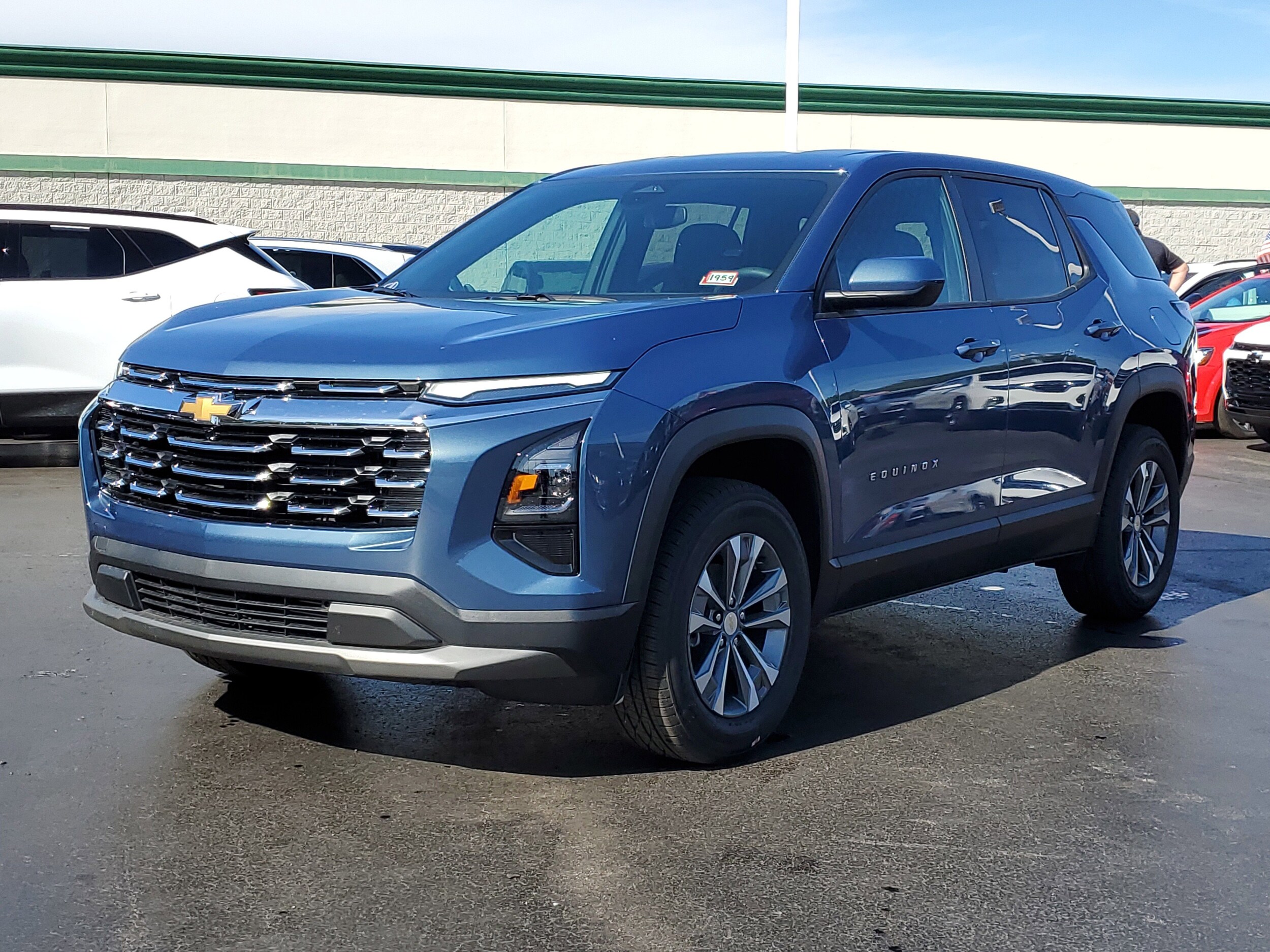 2026 Chevrolet Equinox LT photo 2