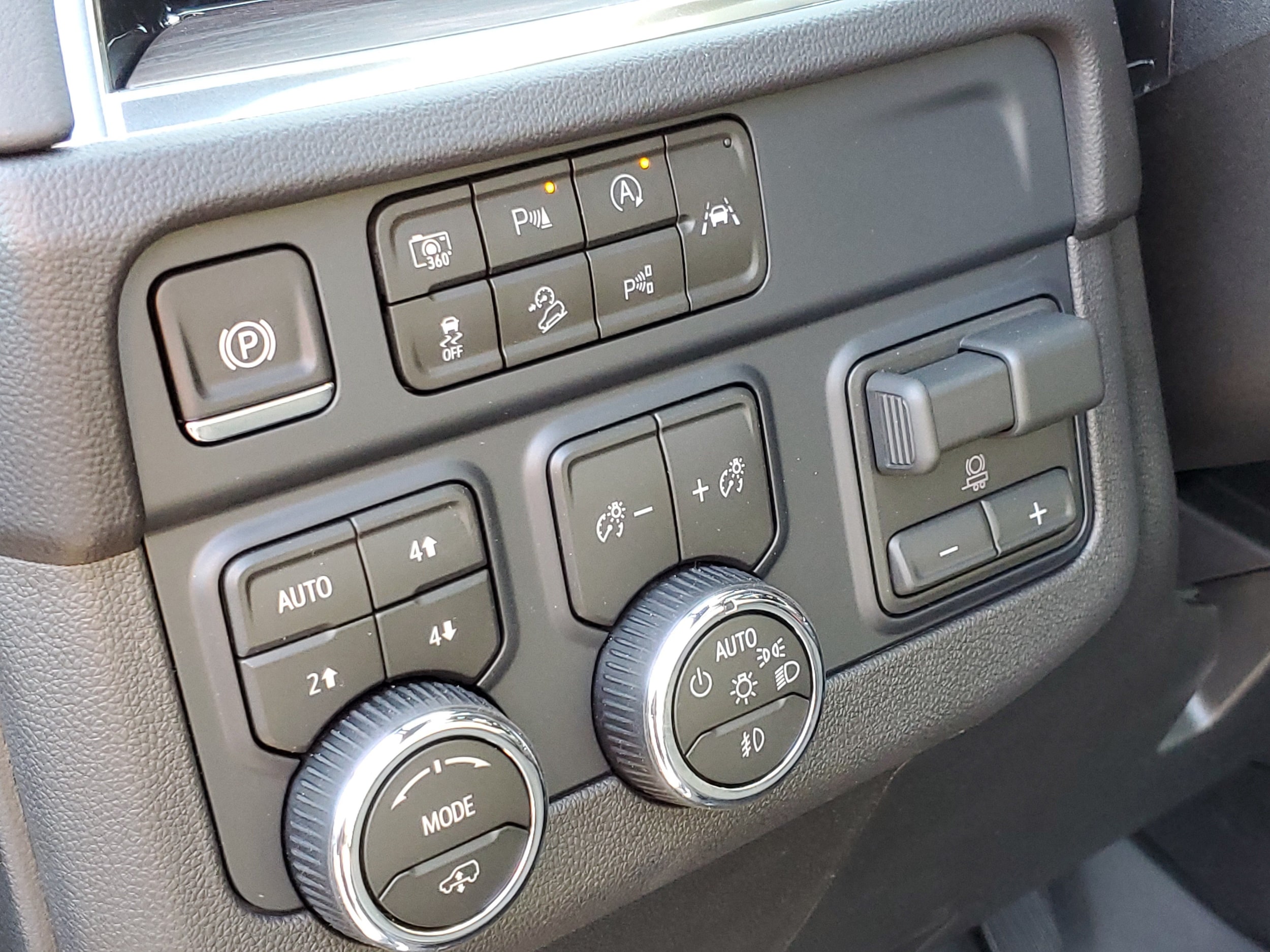 2026 Chevrolet Suburban Z71 - Photo 9