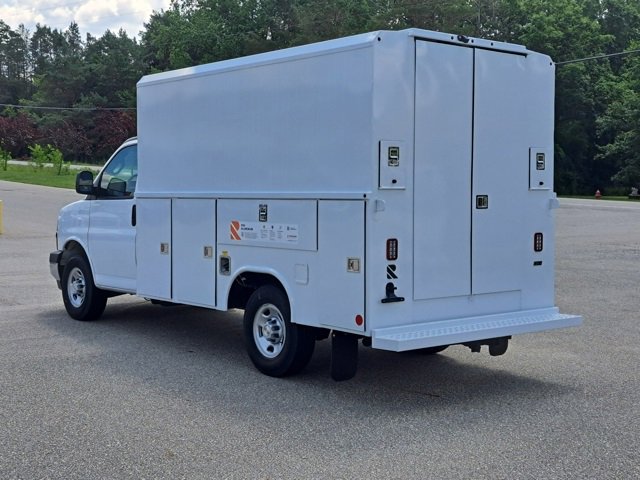2025 Chevrolet Express Cutaway 3500 photo 3
