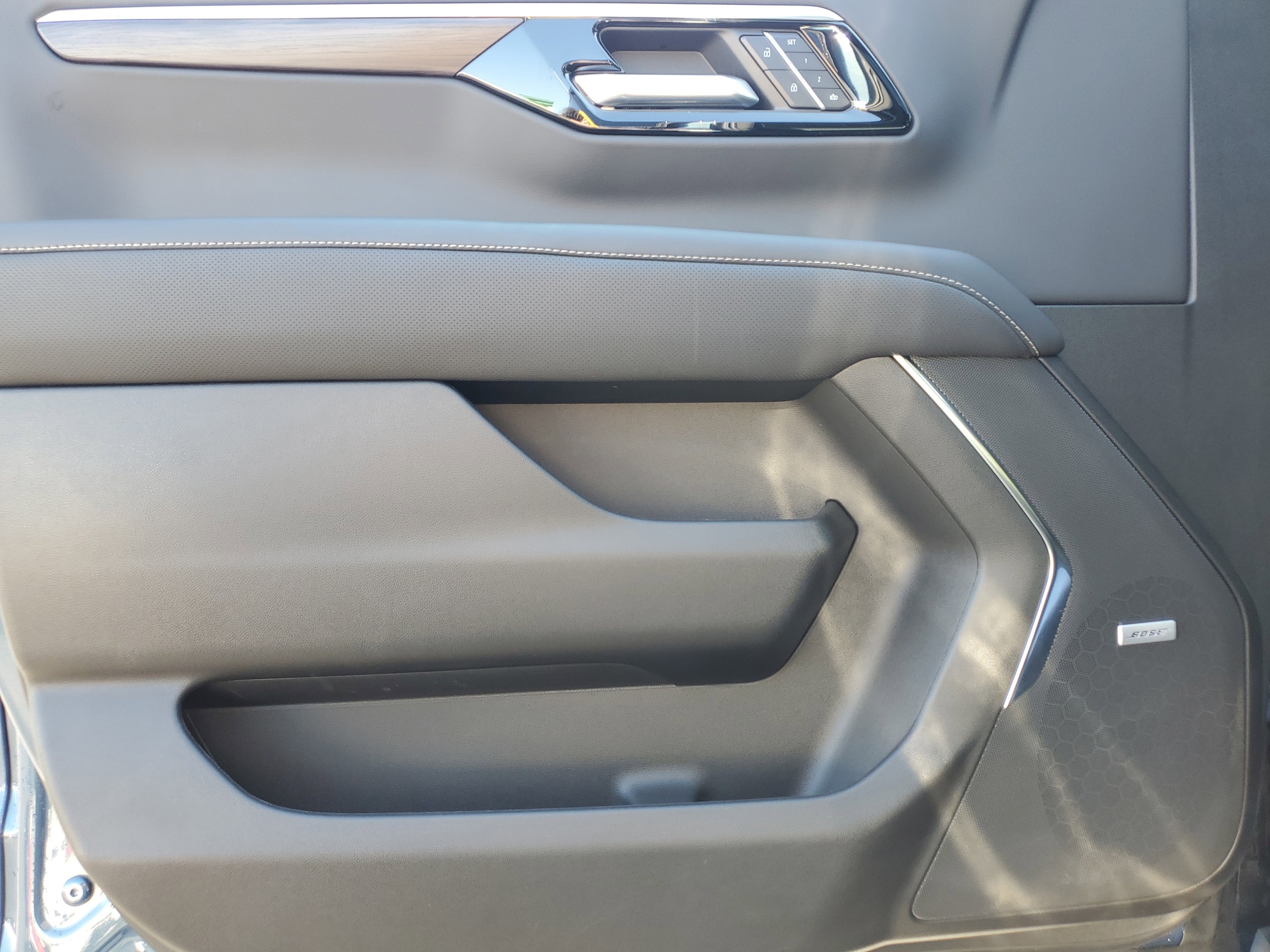 2026 Chevrolet Suburban Premier - Photo 21