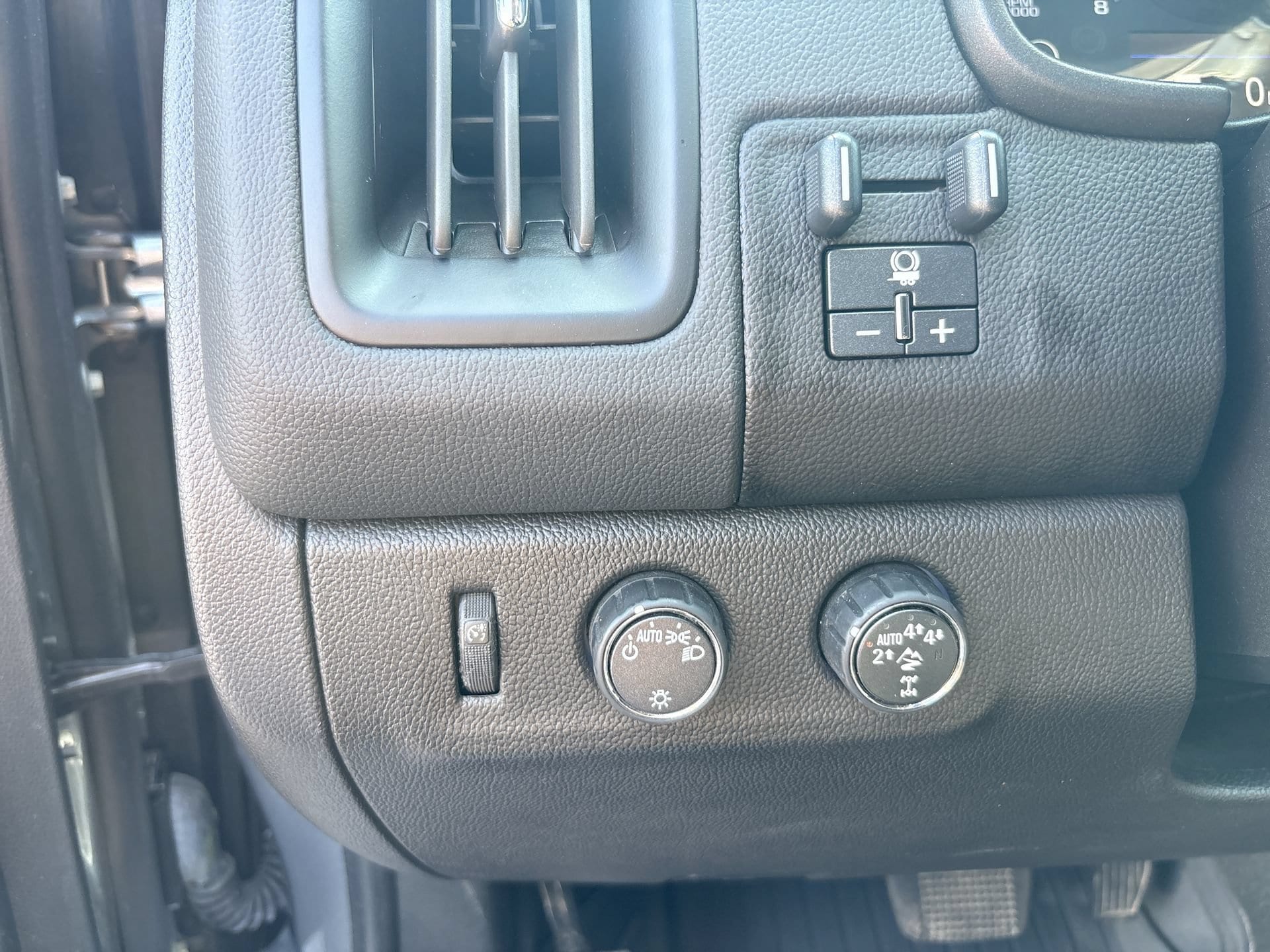 2022 Chevrolet Colorado ZR2 - Photo 13