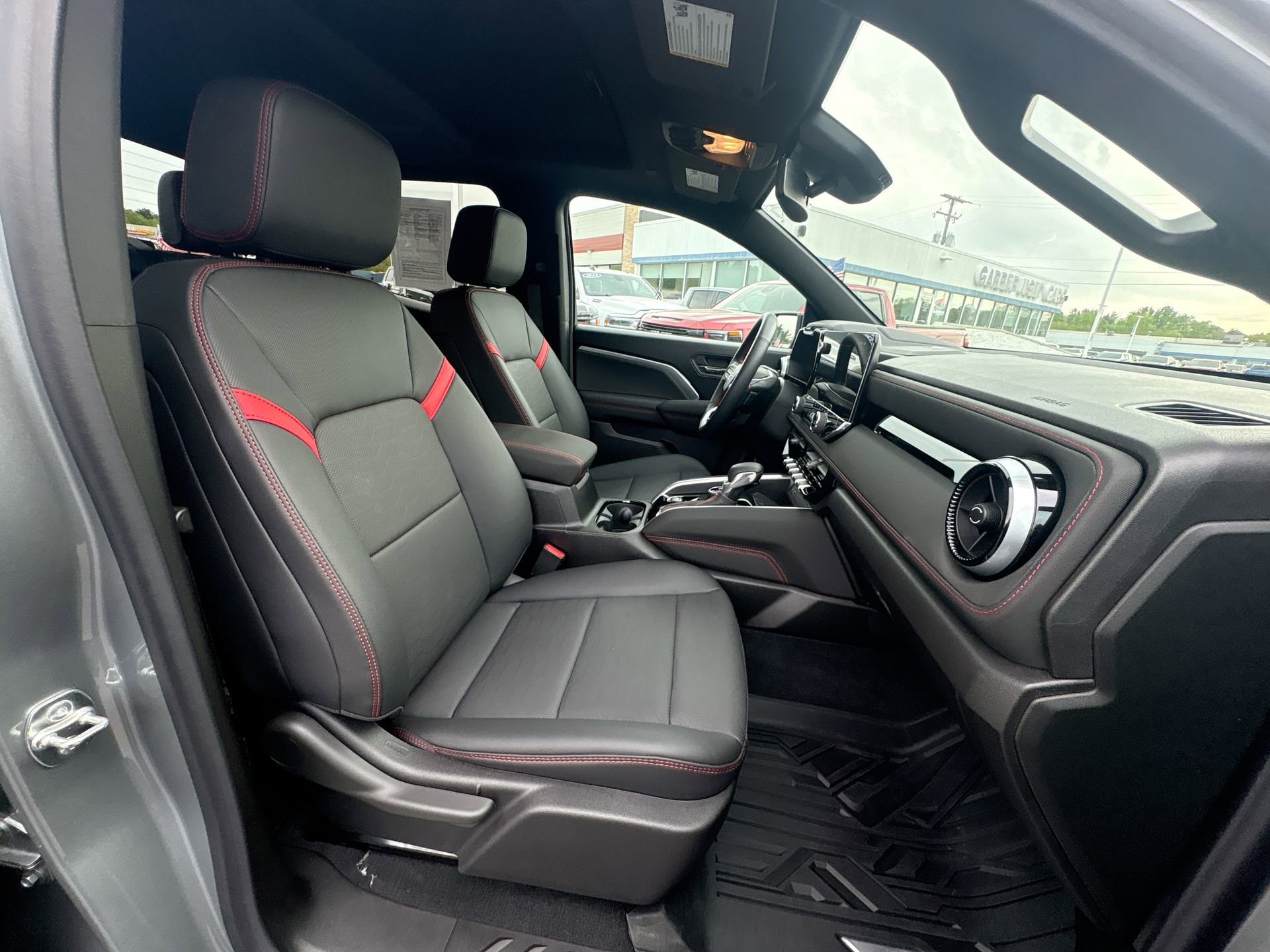 2025 Chevrolet Colorado Z71 - Photo 26