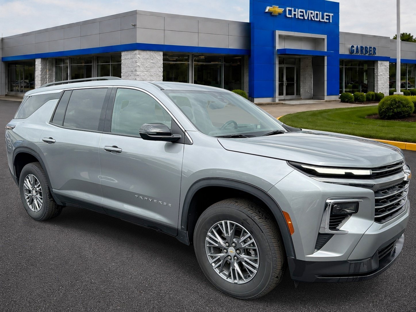 Used 2025 Chevrolet Traverse LT SUV