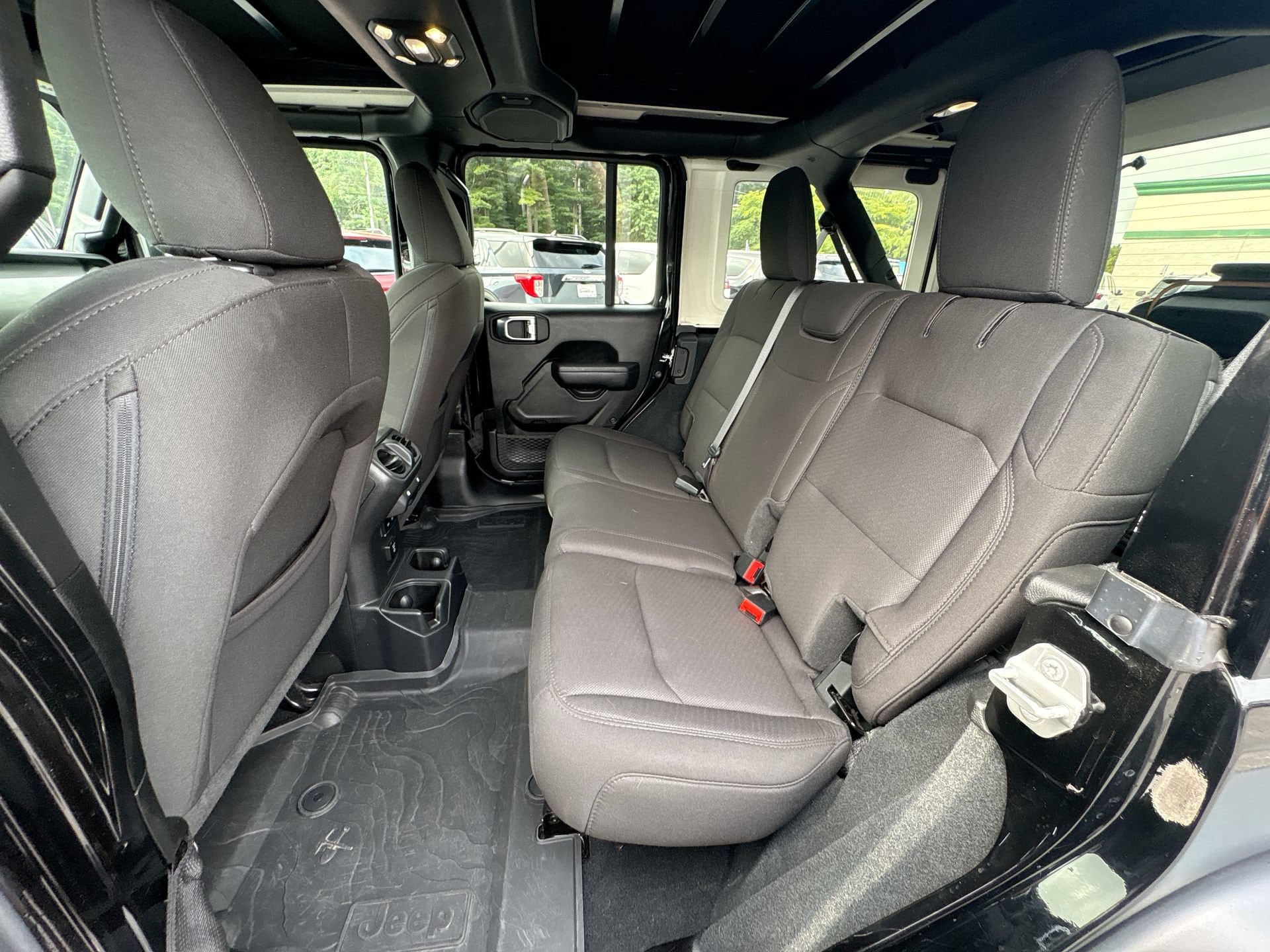 2023 Jeep Wrangler 4-Door Willys - Photo 18