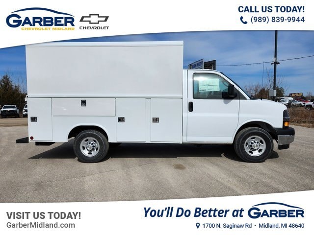 2025 Chevrolet Express Cutaway Base's photo