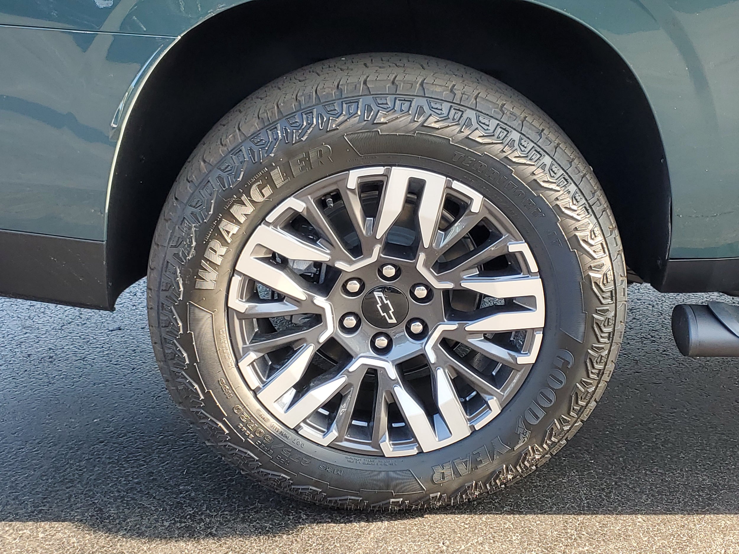 2026 Chevrolet Suburban Z71 - Photo 36