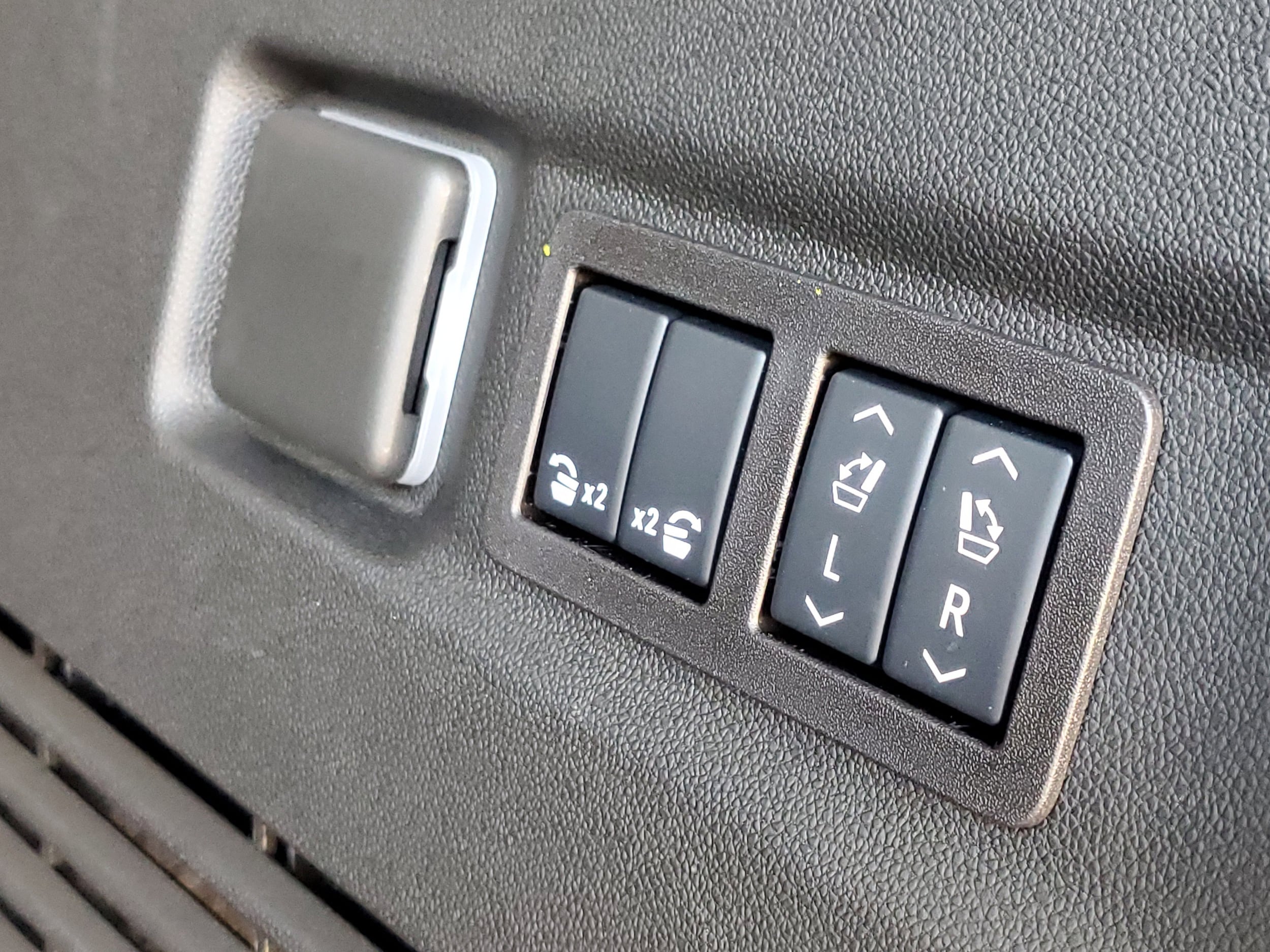 2026 Chevrolet Suburban Premier - Photo 33
