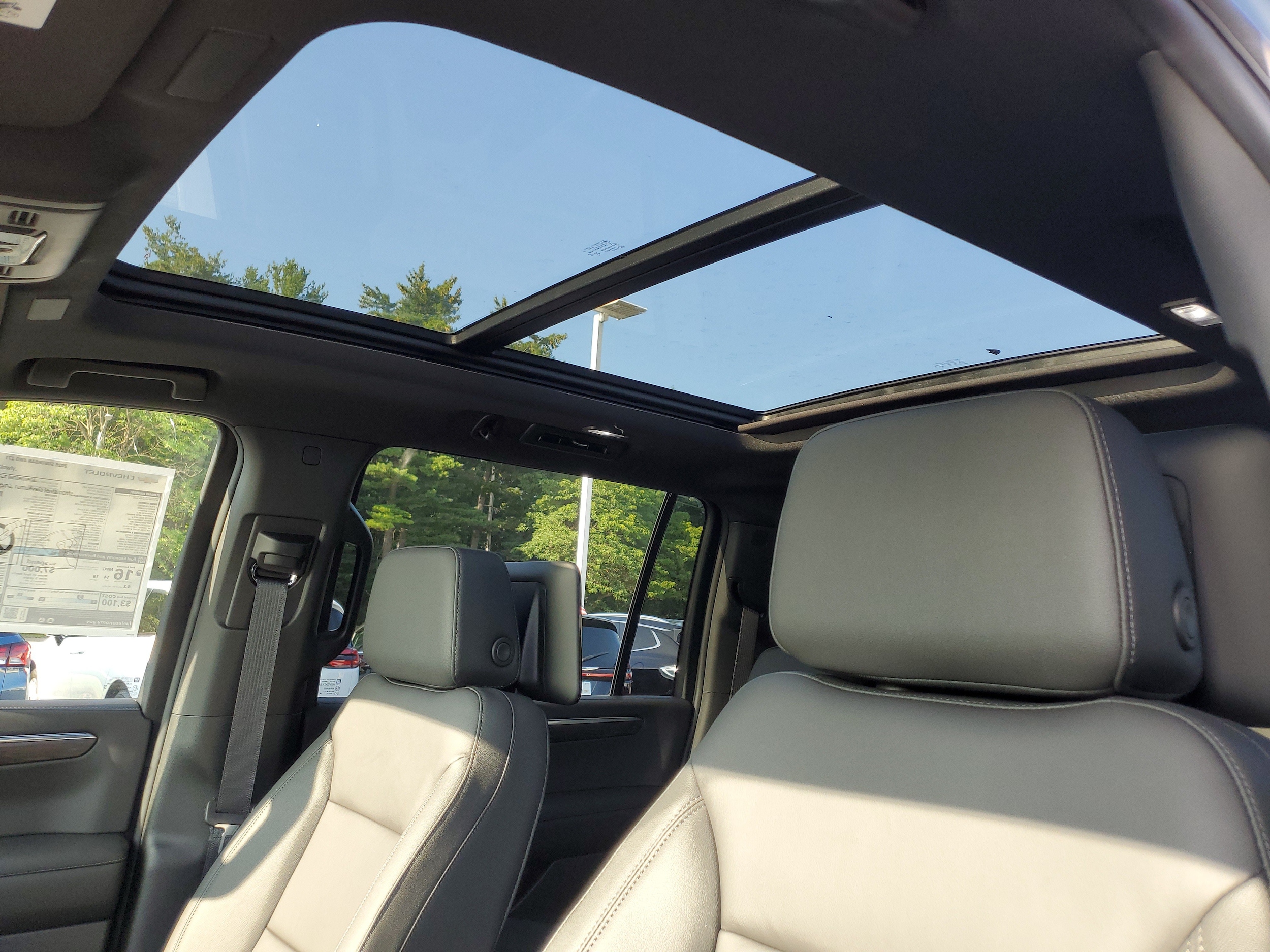 2026 Chevrolet Suburban Z71 - Photo 6