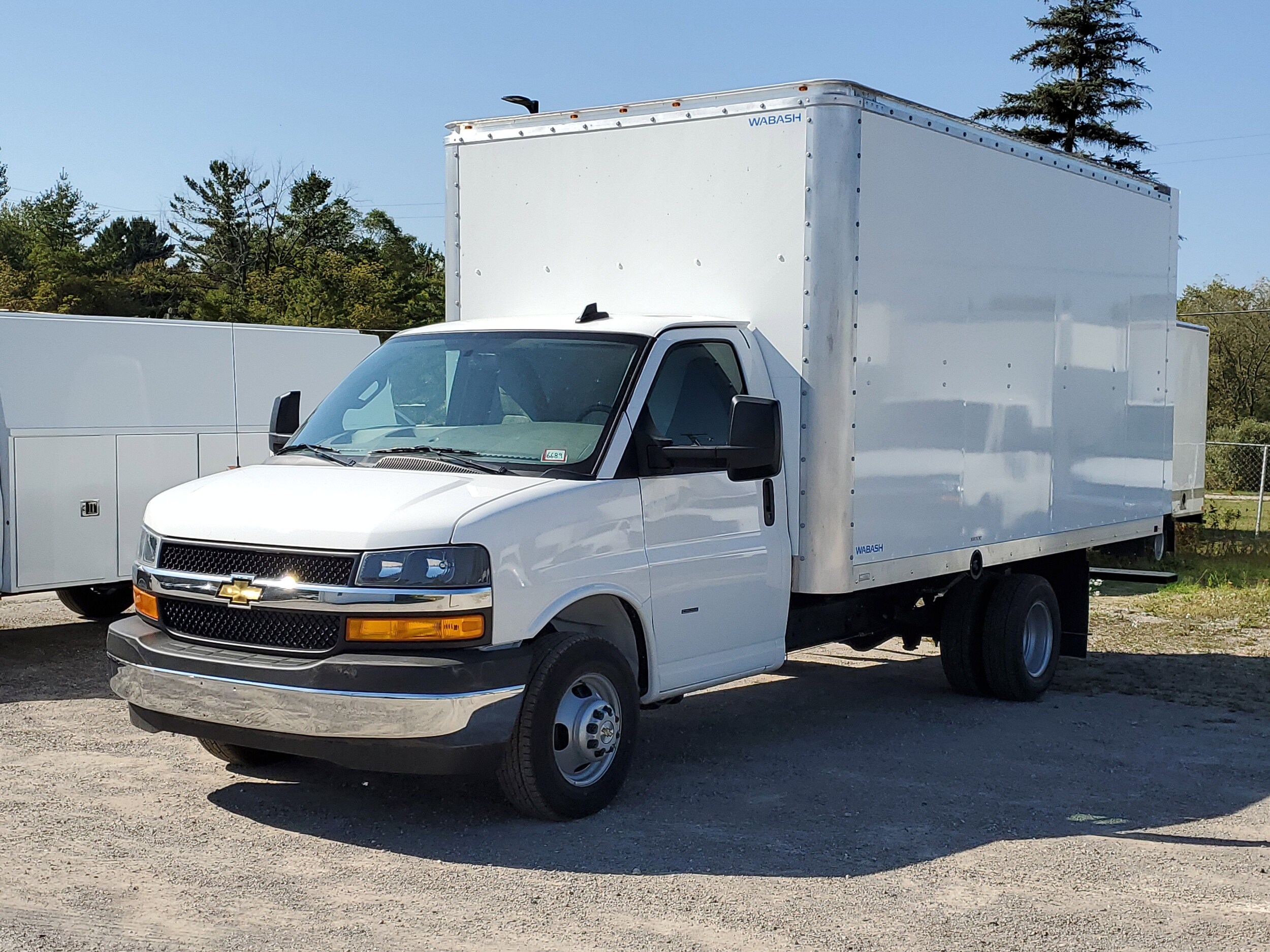2025 Chevrolet Express 3500 Cutaway Van photo 2