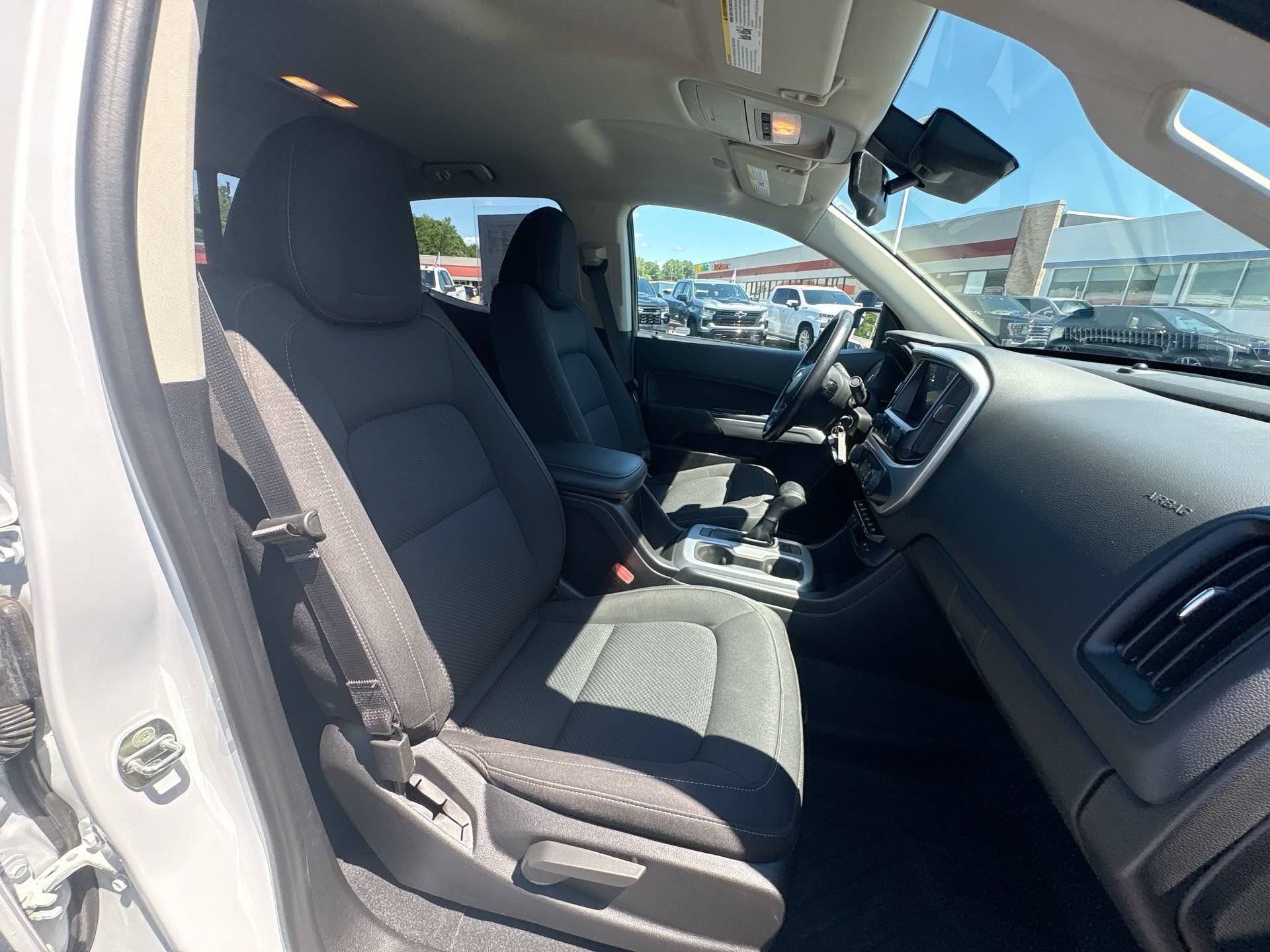 2021 Chevrolet Colorado LT - Photo 25