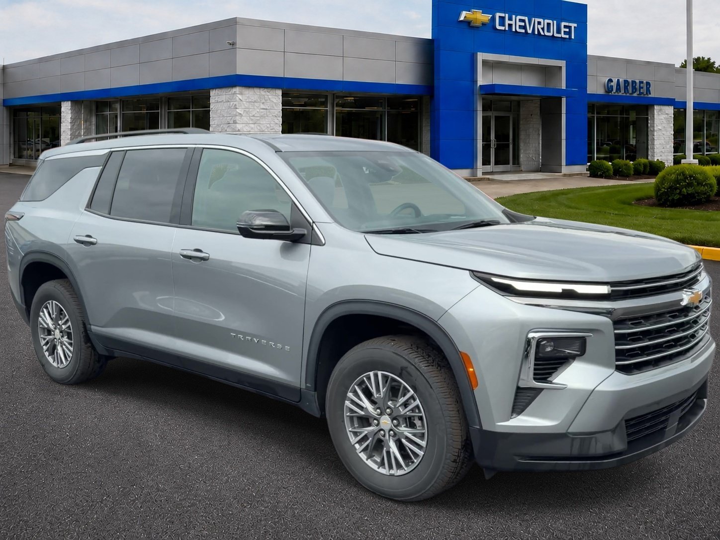Used 2025 Chevrolet Traverse LT SUV