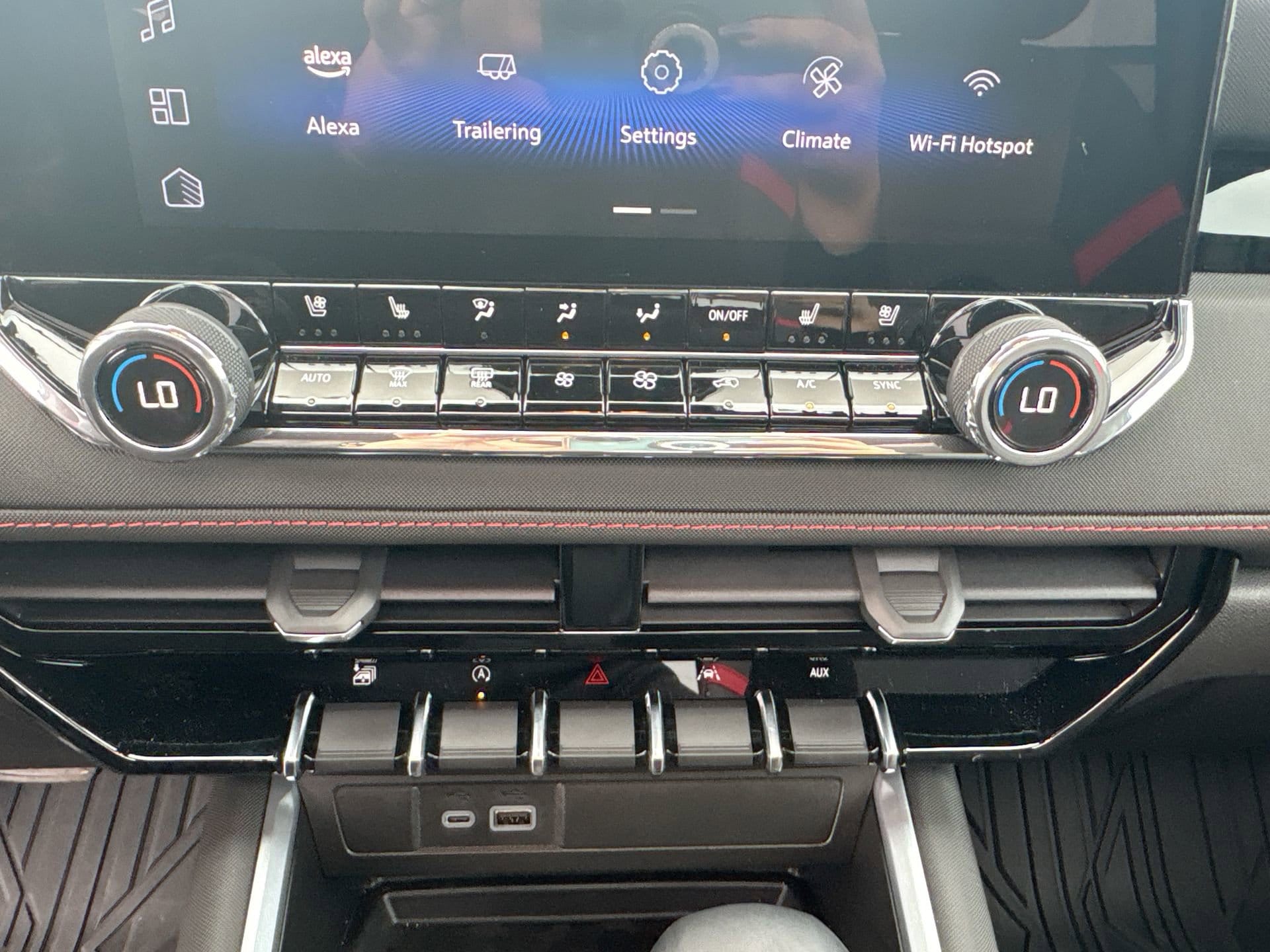 2025 Chevrolet Colorado Z71 - Photo 17