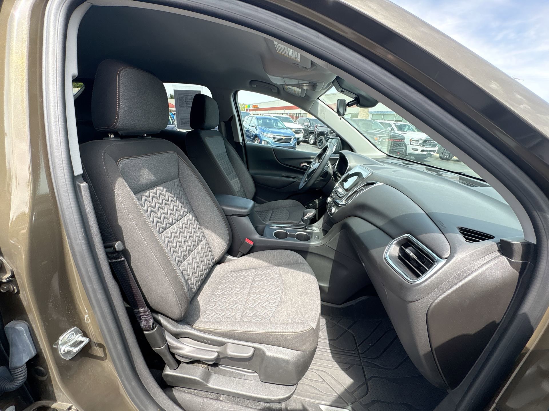 2024 Chevrolet Equinox LT - Photo 24