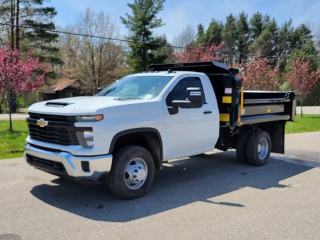 2025 Chevrolet Silverado 3500HD Work Truck photo 2