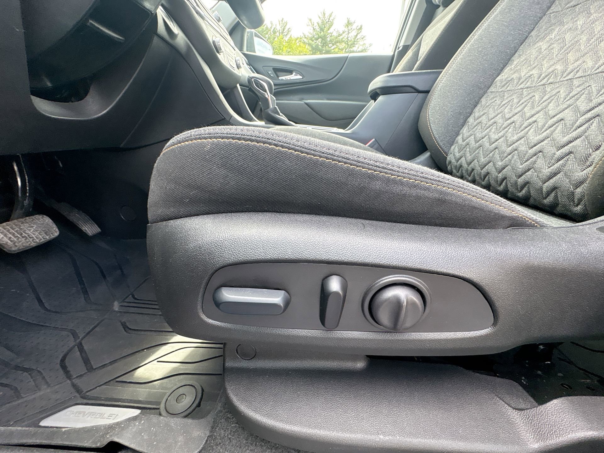 2024 Chevrolet Equinox LT - Photo 14