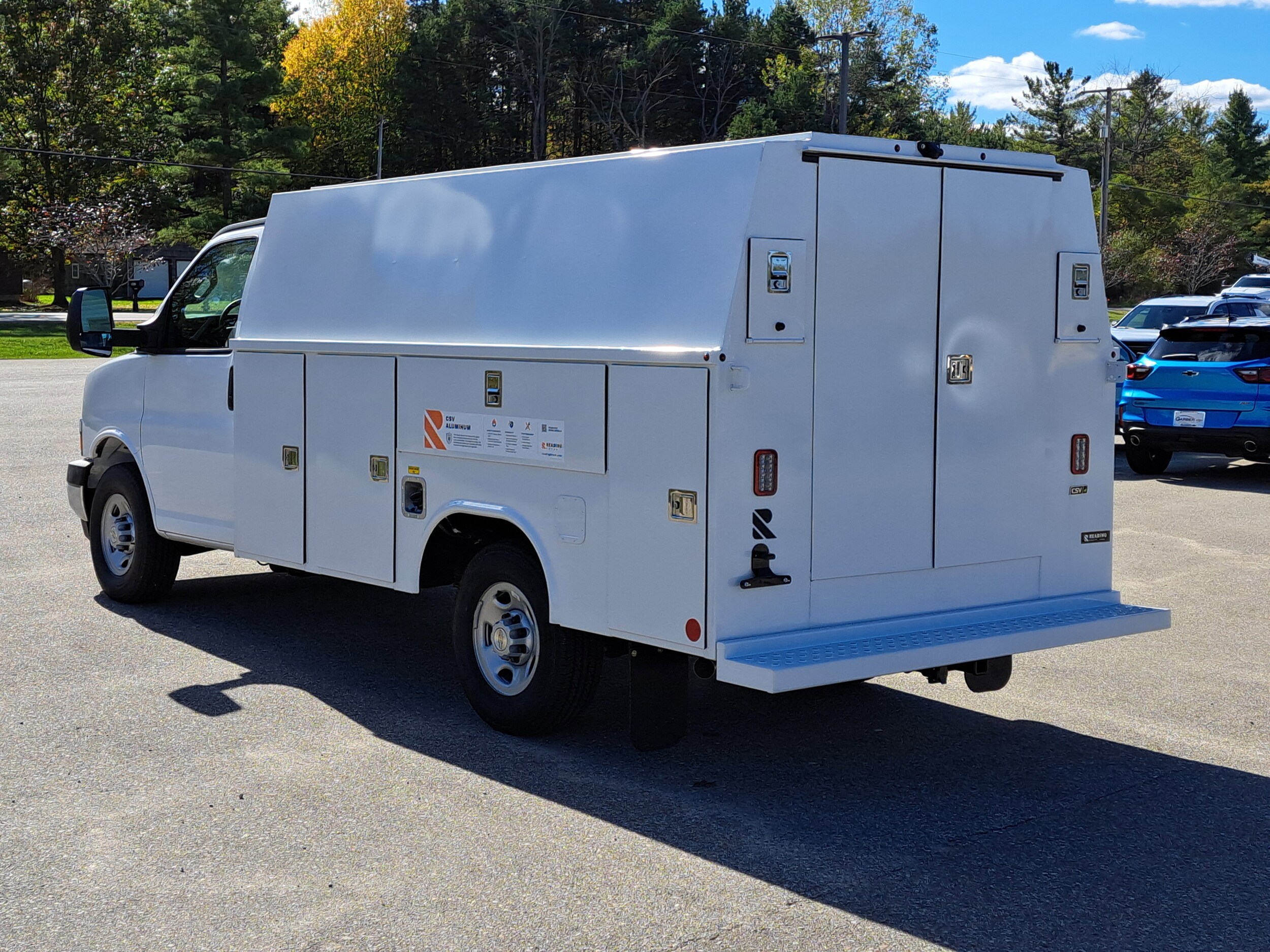 2025 Chevrolet Express Cutaway 3500 photo 2