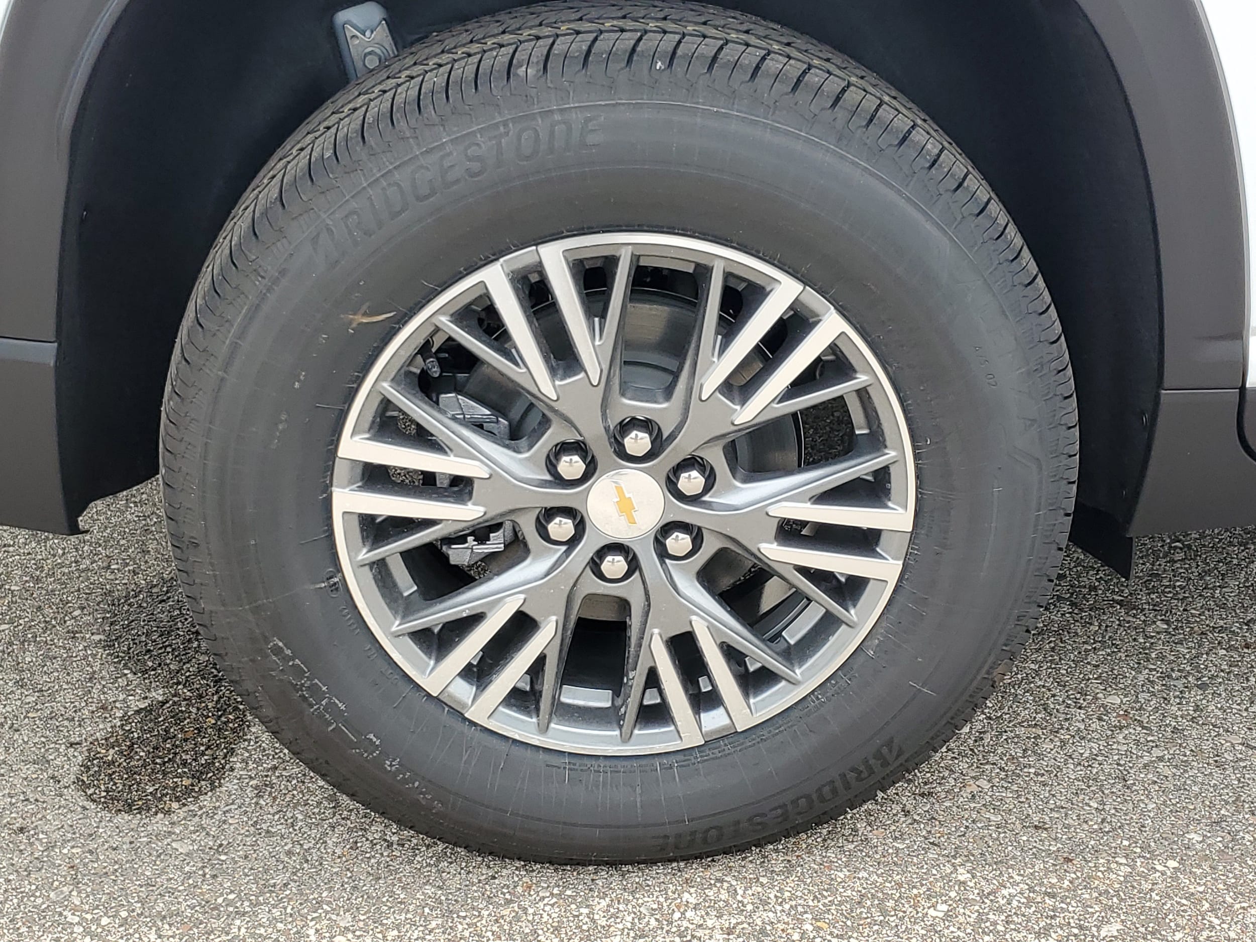 2027 Chevrolet Traverse LT - Photo 33
