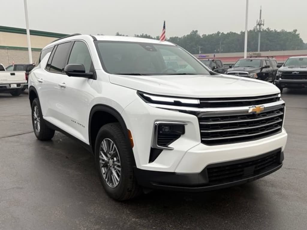 Used 2025 Chevrolet Traverse LT SUV