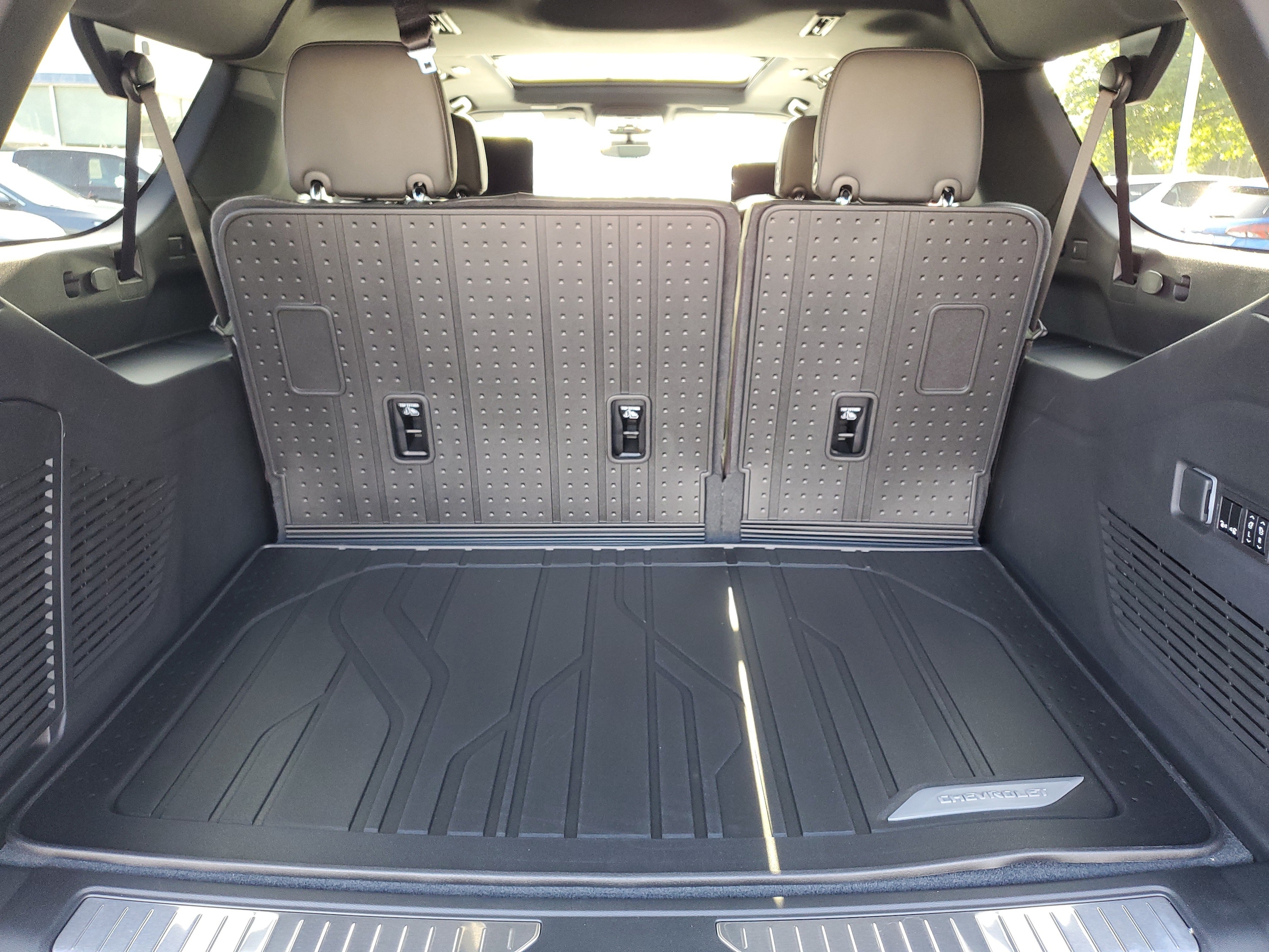 2026 Chevrolet Suburban Z71 - Photo 33