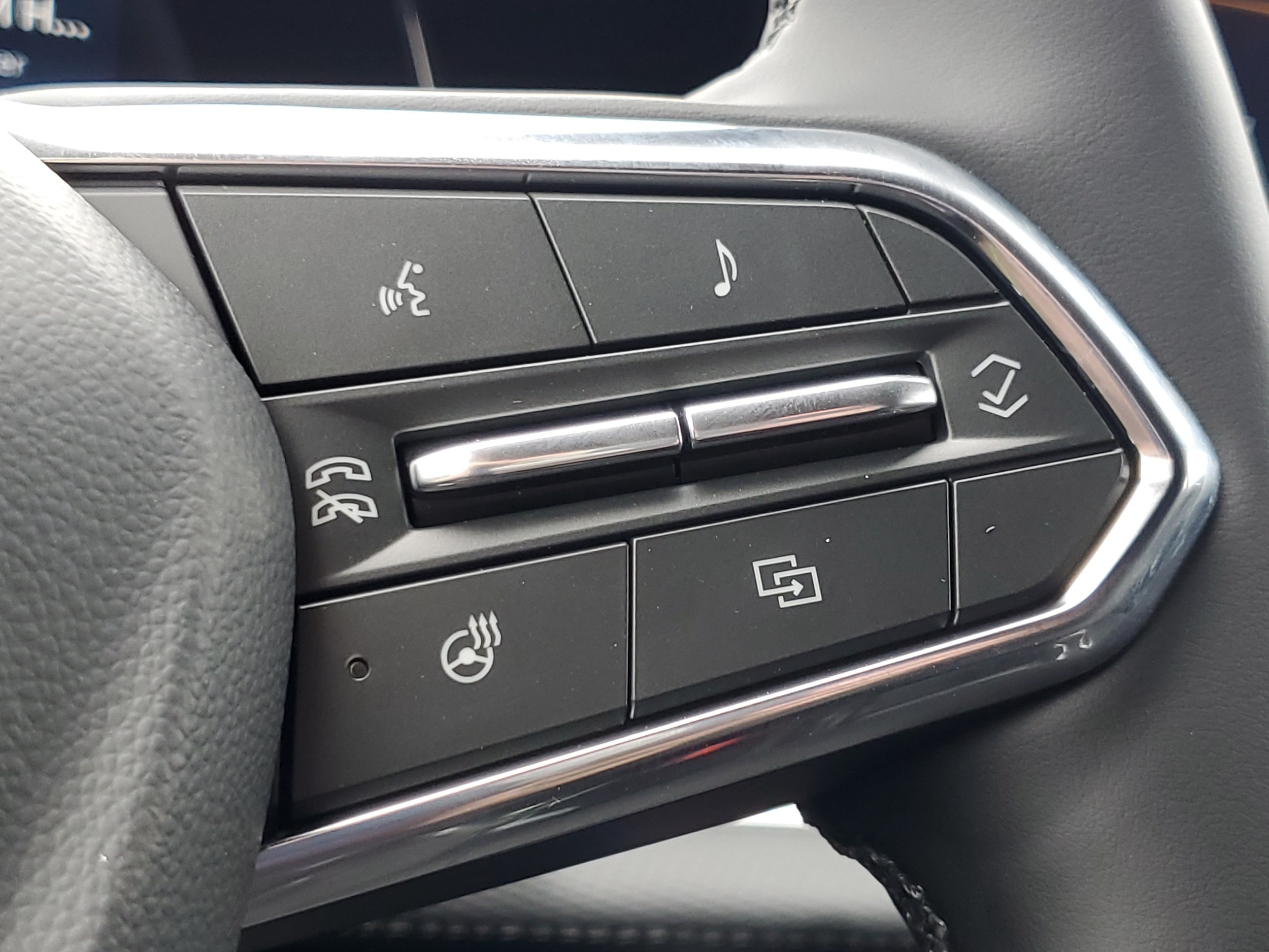 2027 Chevrolet Equinox LT - Photo 13