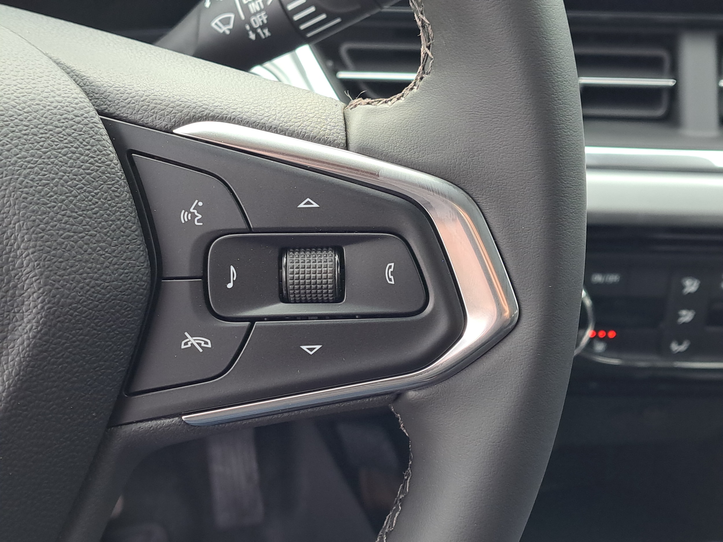 2026 Chevrolet Trax LT - Photo 9