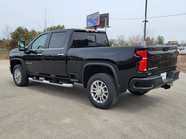 2025 Chevrolet Silverado 2500HD LT photo 3