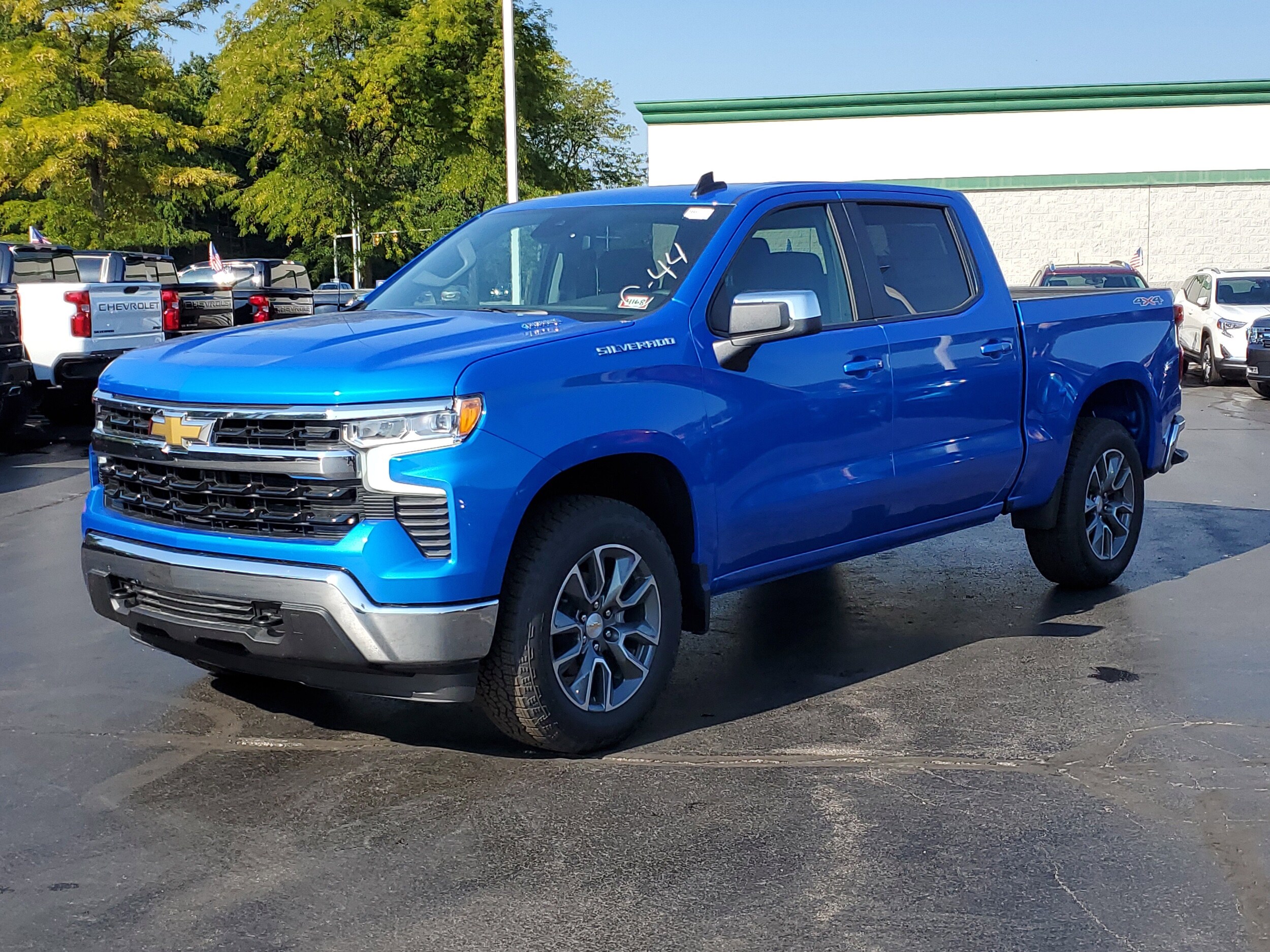 2025 Chevrolet Silverado 1500 LT photo 2
