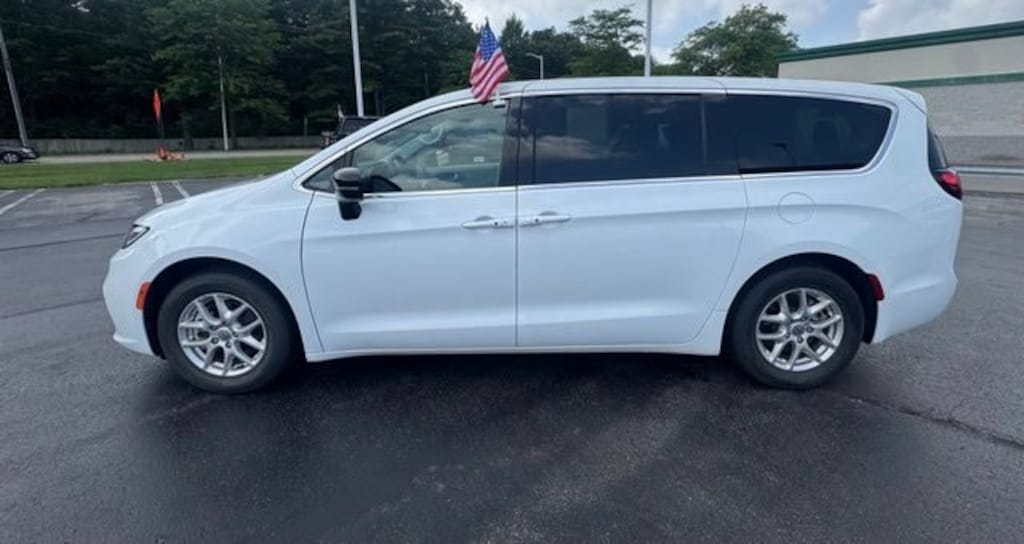 Used 2024 Chrysler Pacifica Touring L Van Passenger Van