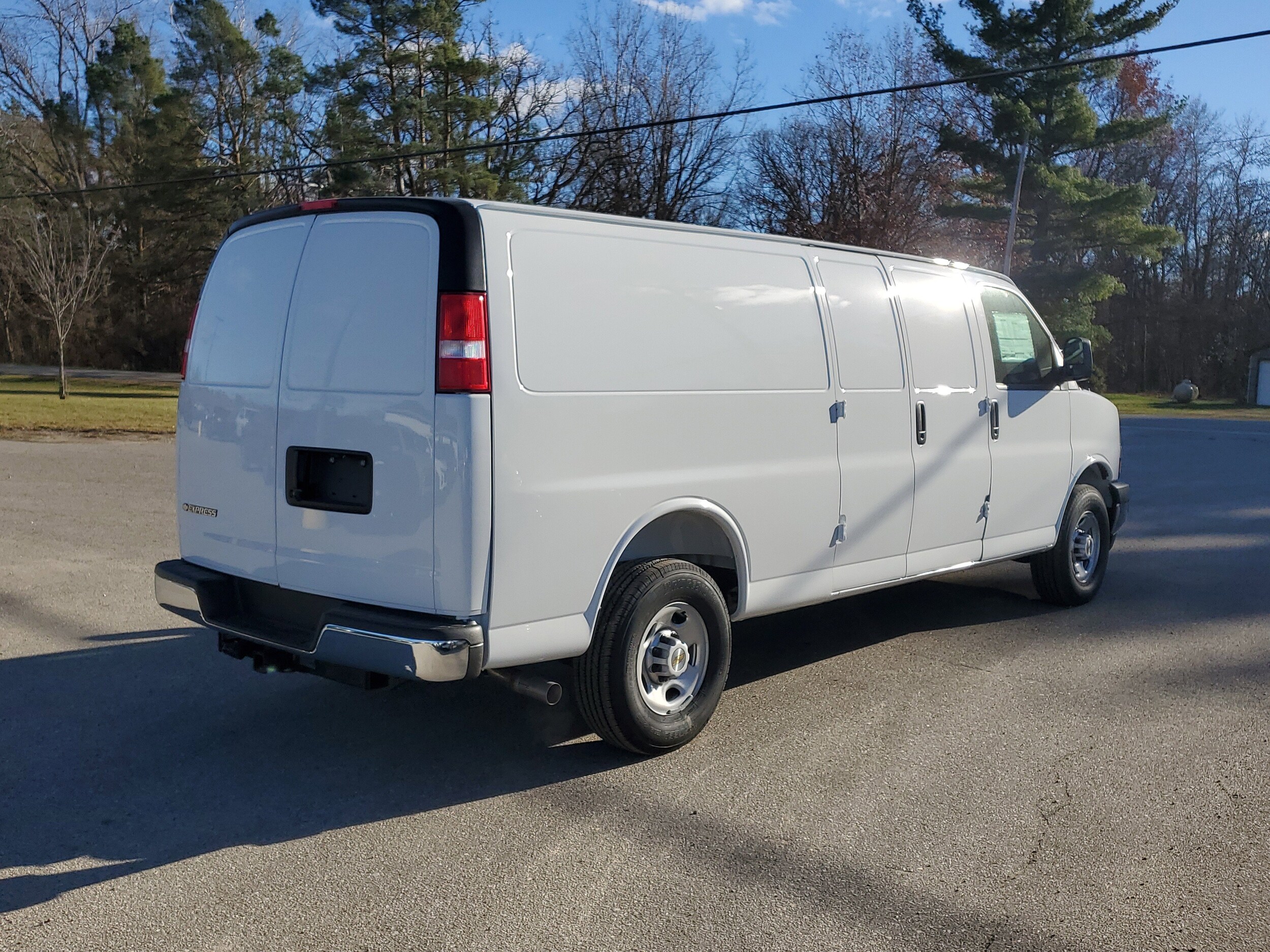 2025 Chevrolet Express Cargo 2500 Van photo 4