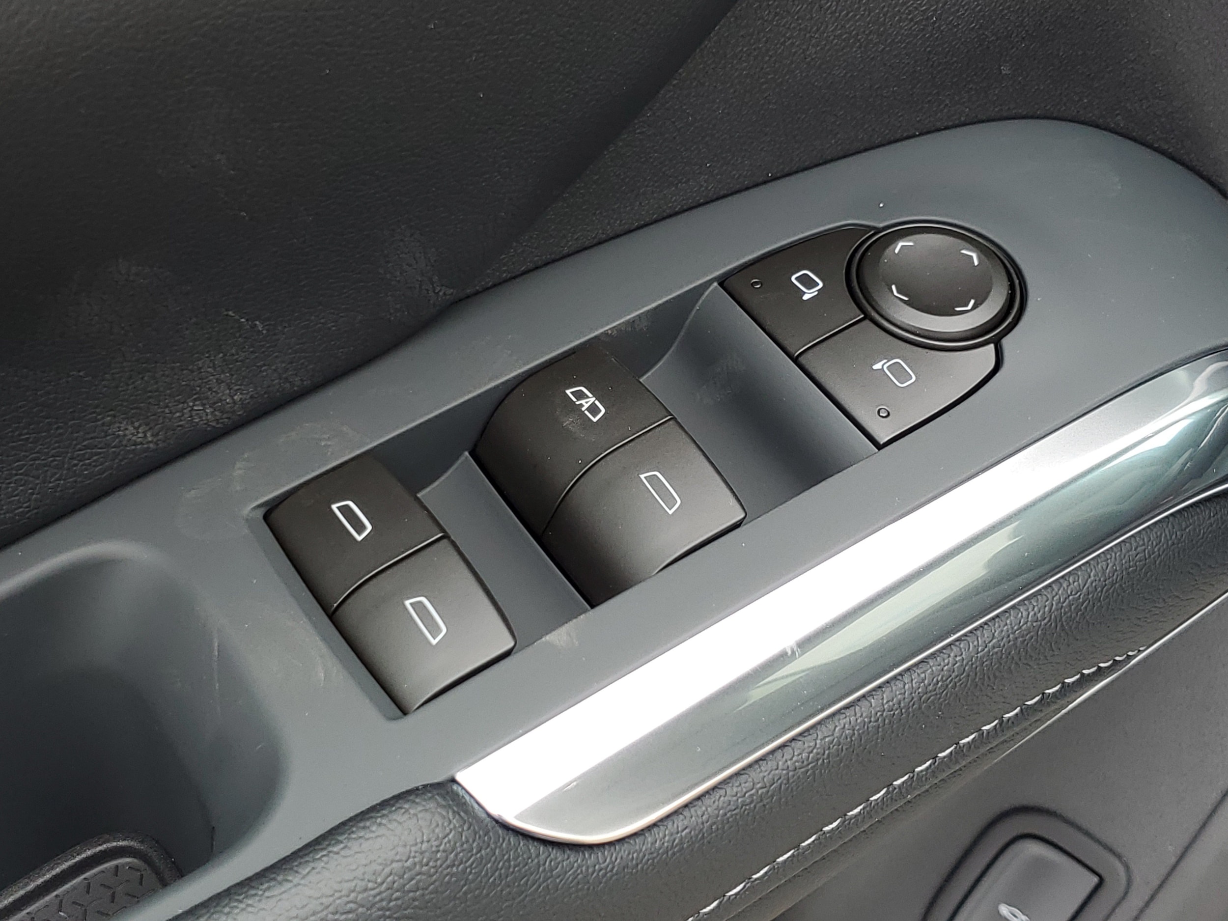 2027 Chevrolet Traverse LT - Photo 22