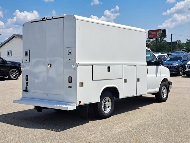 2025 Chevrolet Express Cutaway 3500 photo 4