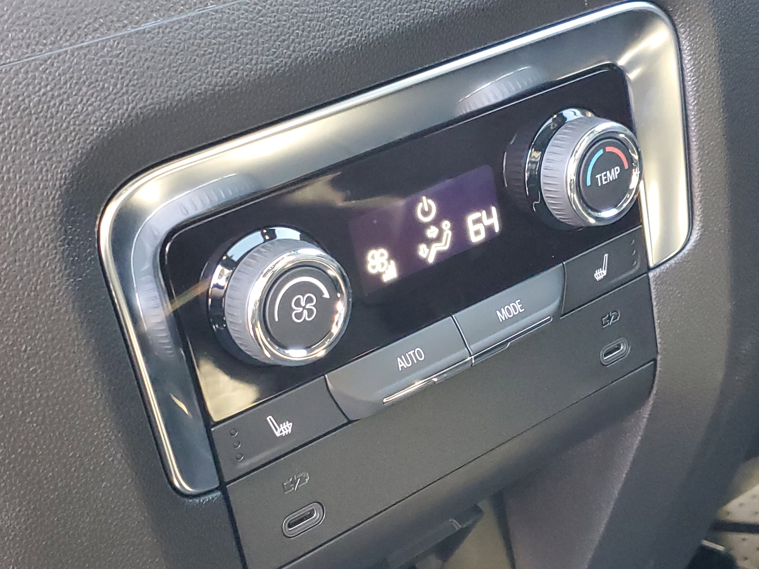 2026 Chevrolet Suburban Premier - Photo 31