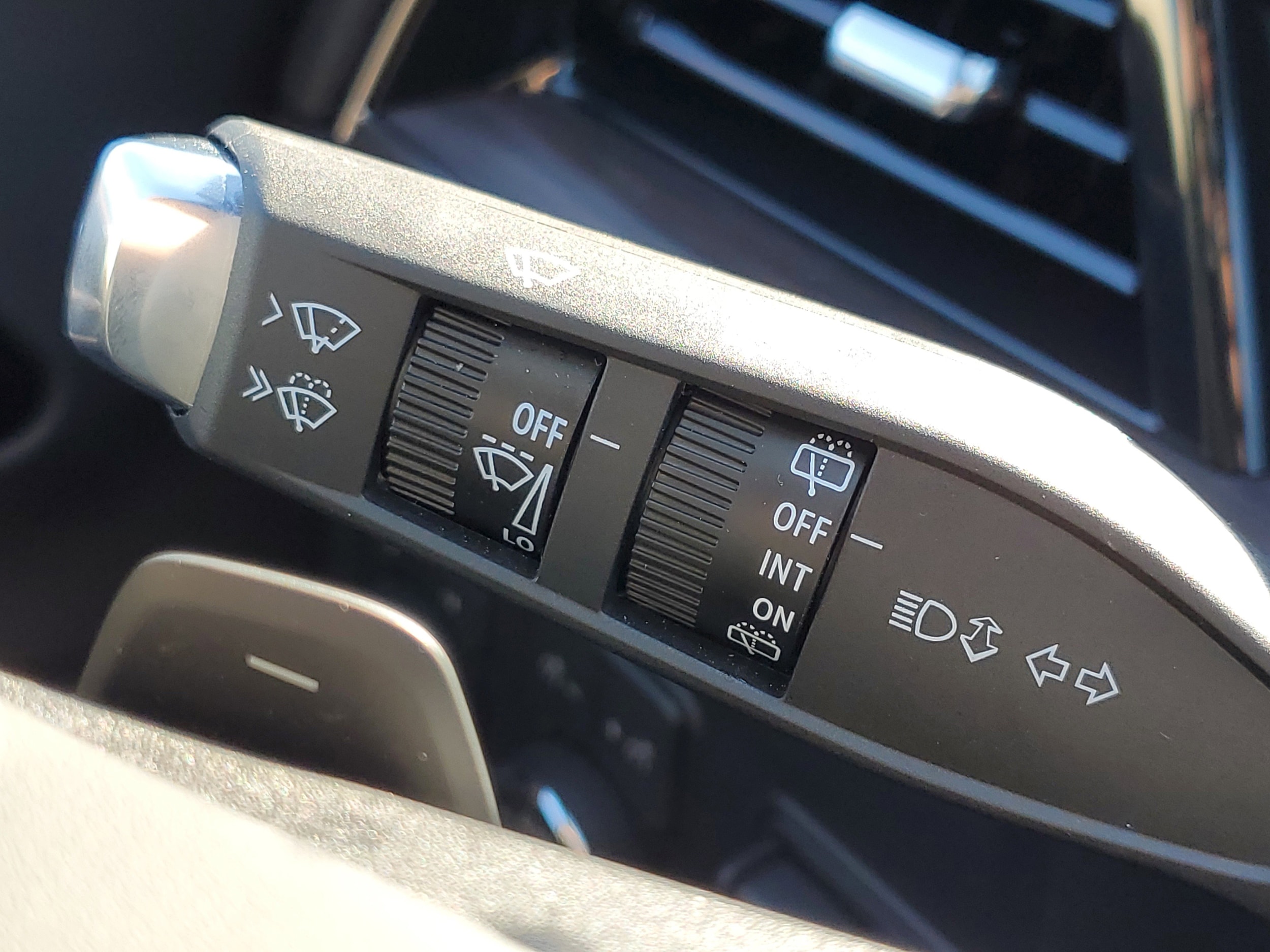 2026 Chevrolet Suburban Premier - Photo 11