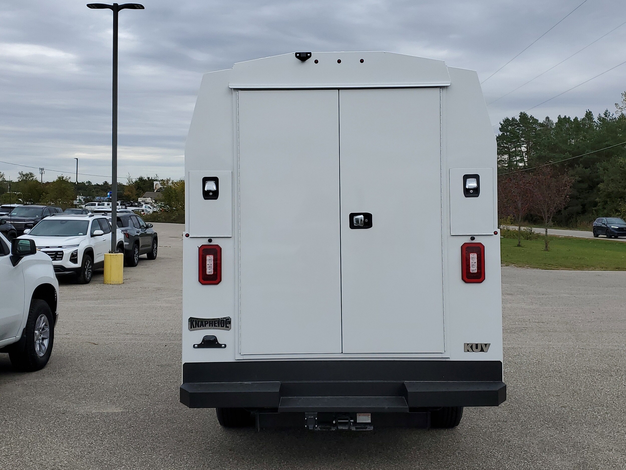 2025 Chevrolet Express 3500 Cutaway Van photo 2