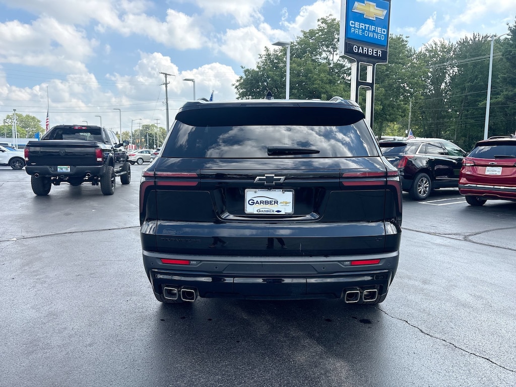 Used 2024 Chevrolet Traverse LT SUV
