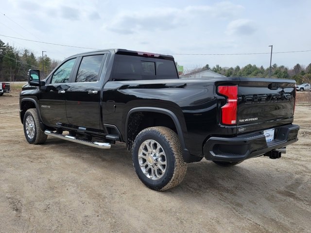 2025 Chevrolet Silverado 2500HD LT photo 3