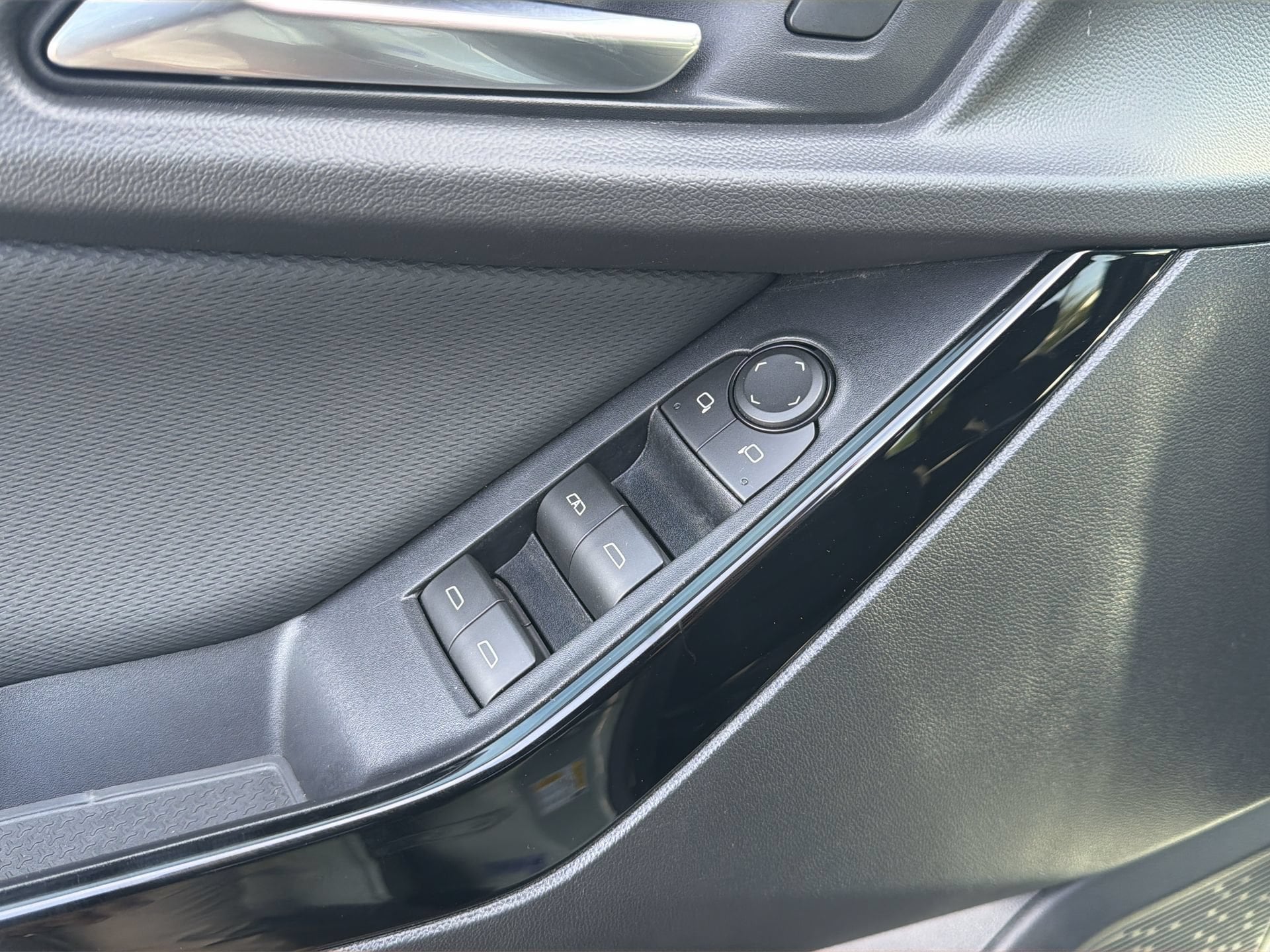 2026 Chevrolet Equinox LT - Photo 12