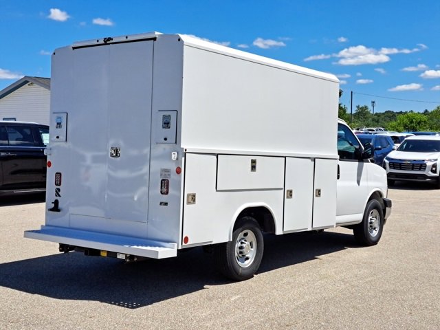 2025 Chevrolet Express Cutaway 3500 photo 4