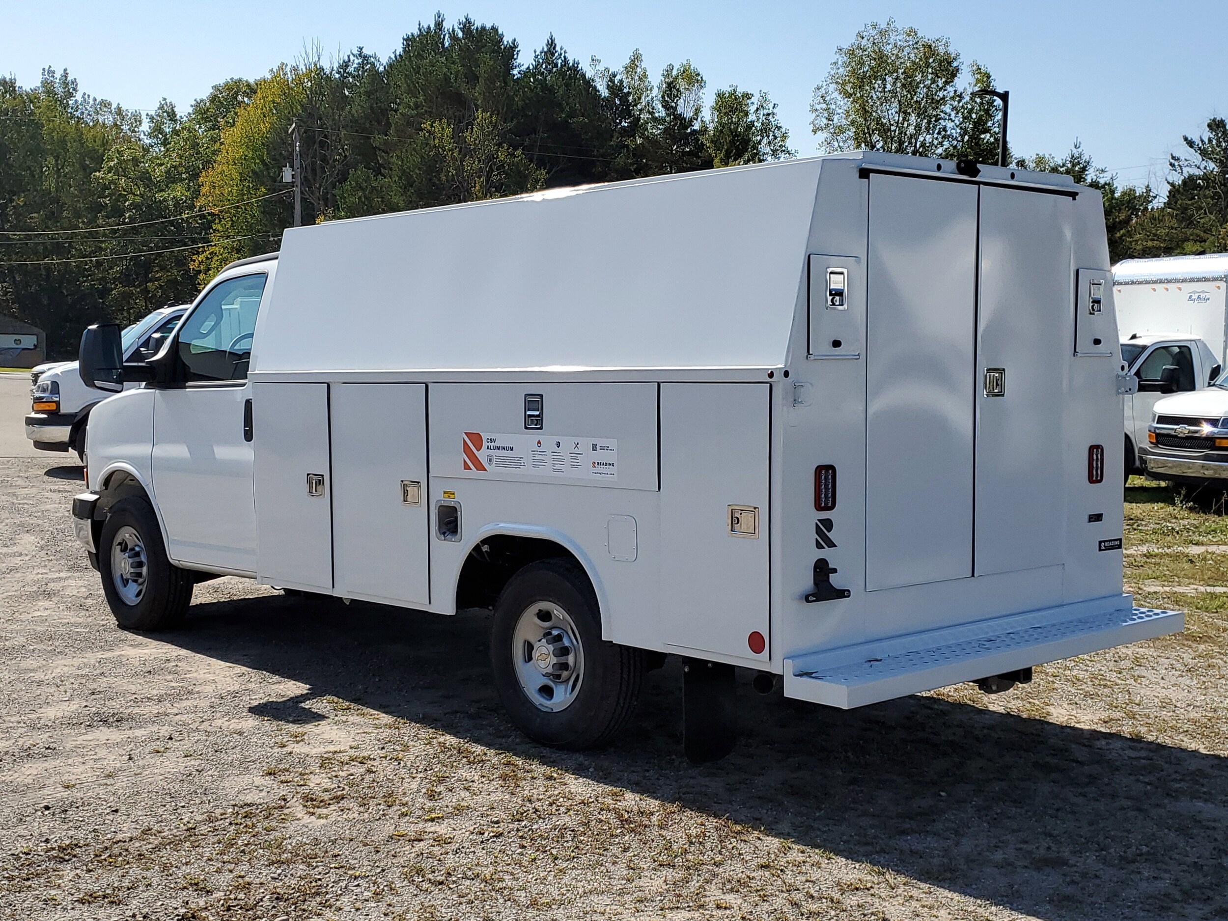 2025 Chevrolet Express Cutaway 3500 photo 3
