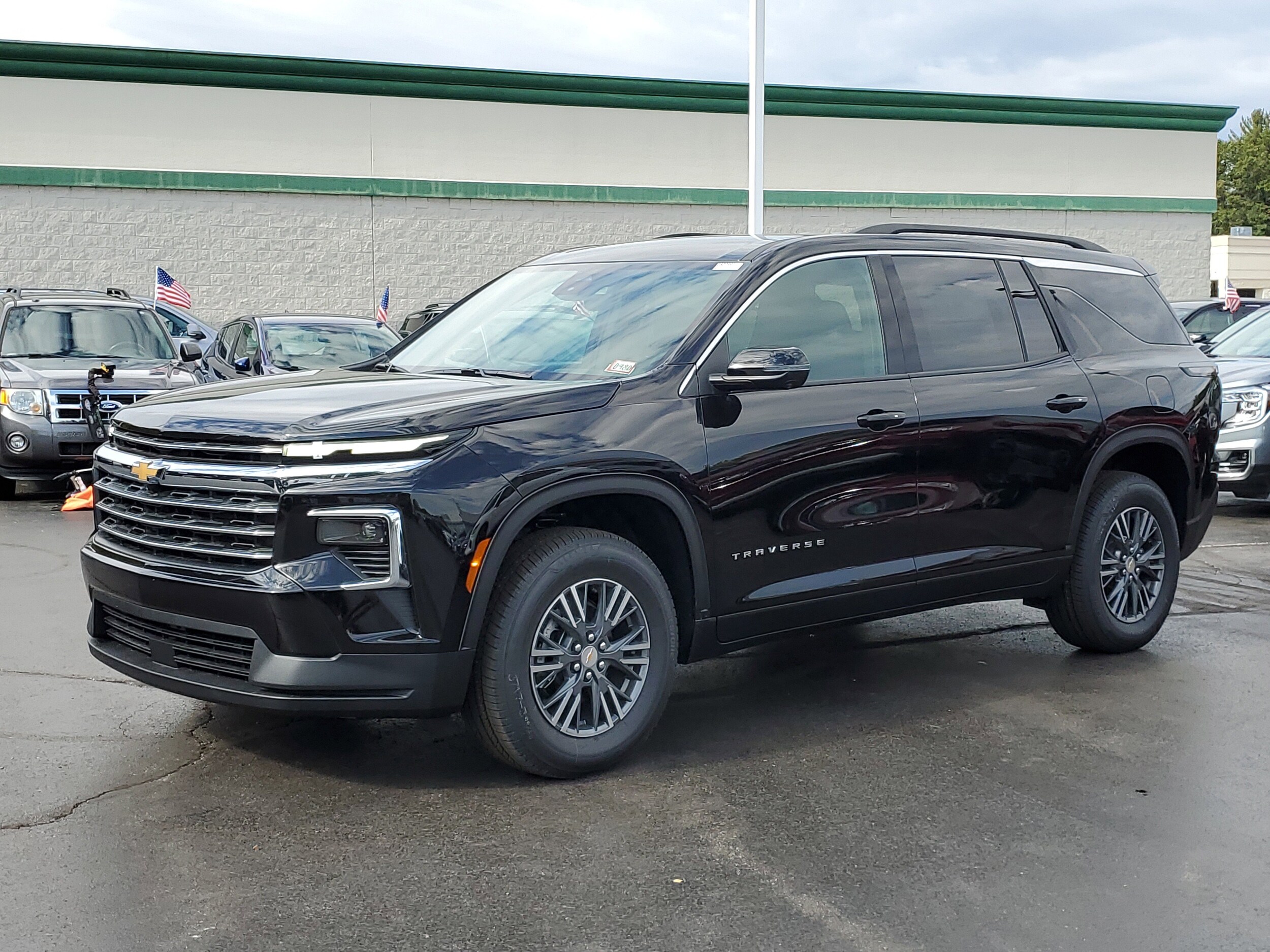 2026 Chevrolet Traverse photo 2