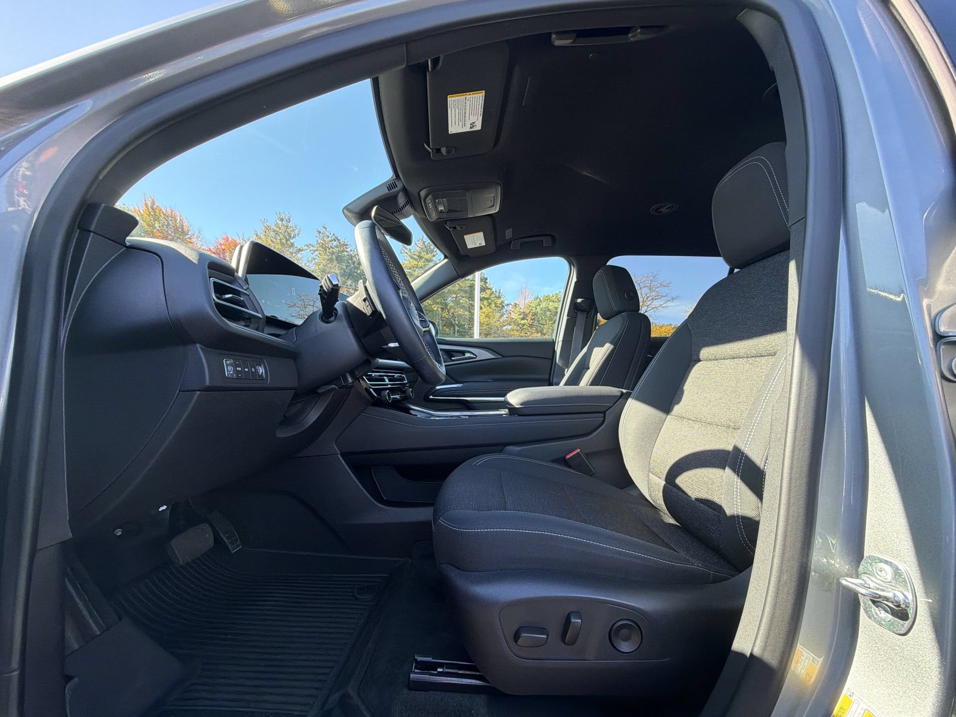 2025 Chevrolet Traverse LT - Photo 13