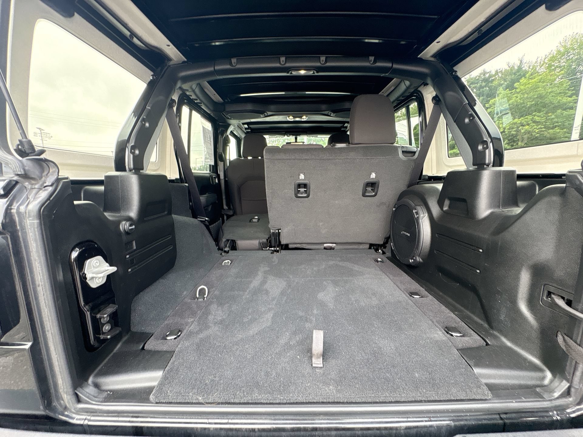 2023 Jeep Wrangler 4-Door Willys - Photo 23