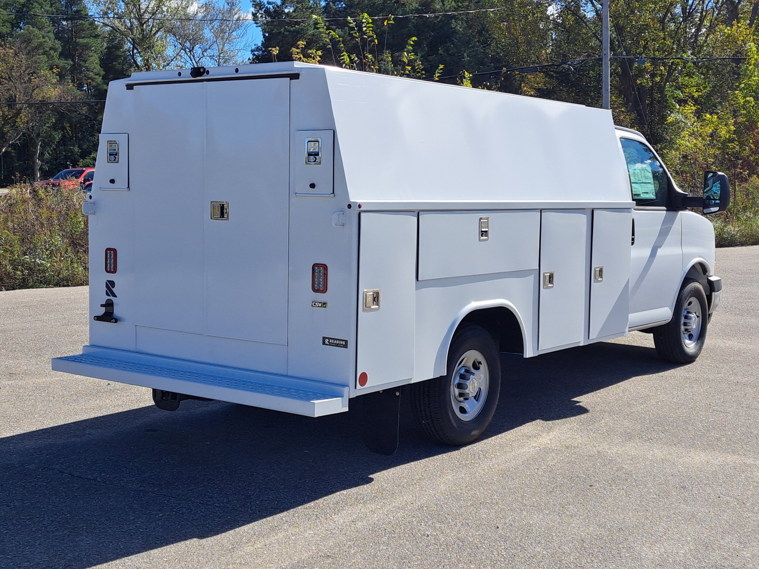 2025 Chevrolet Express Cutaway 3500 photo 3