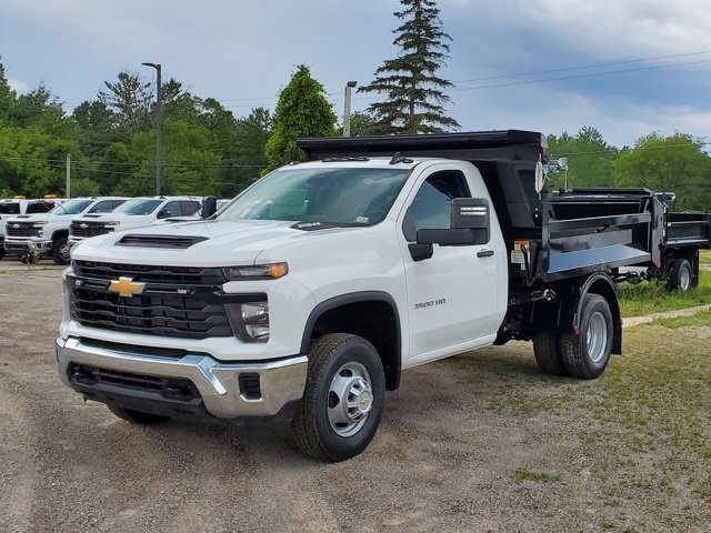2025 Chevrolet Silverado 3500HD Work Truck photo 2