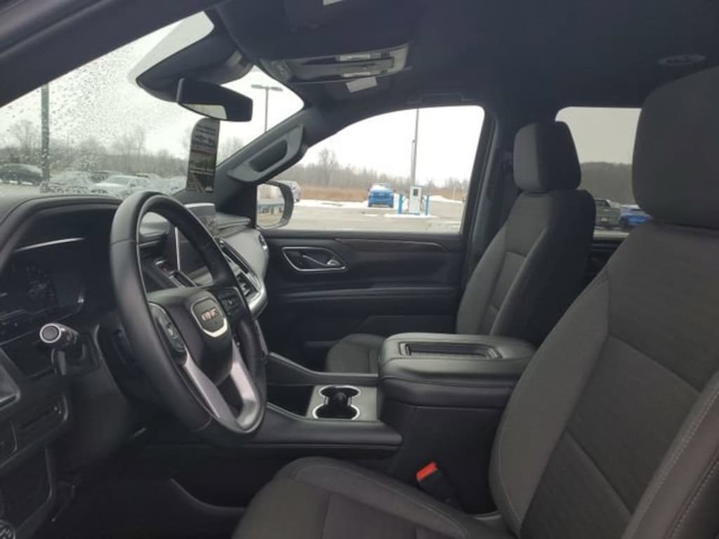 Used 2024 GMC Yukon SLE SUV
